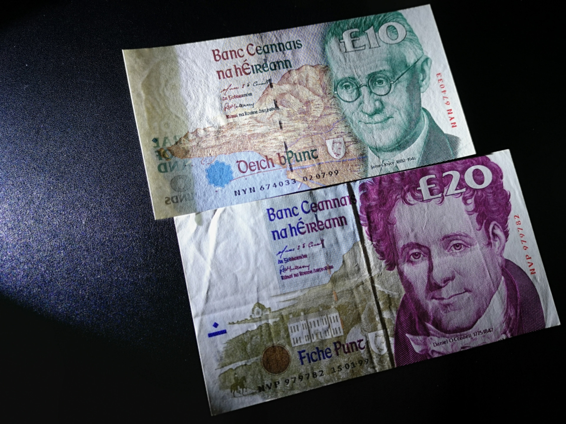 《外钞收藏家》第一百五十五期拍卖 双连拍第二场（本期59件）） 爱尔兰末版20、10 VF和AU品相两张