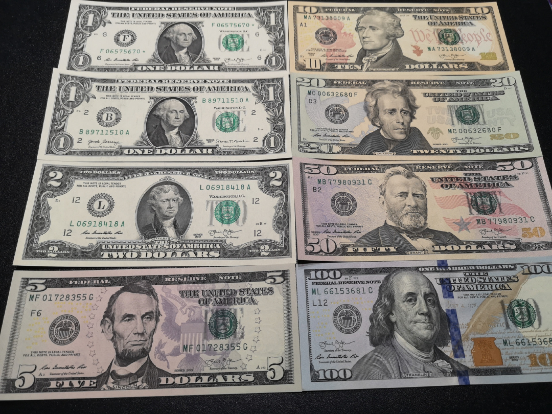 《外钞收藏家》第一百五十五期拍卖 双连拍第二场（本期59件）） 美元一套加1张1美元补号 共8张 全新UNC 严格检查一个角轻微荧光反应