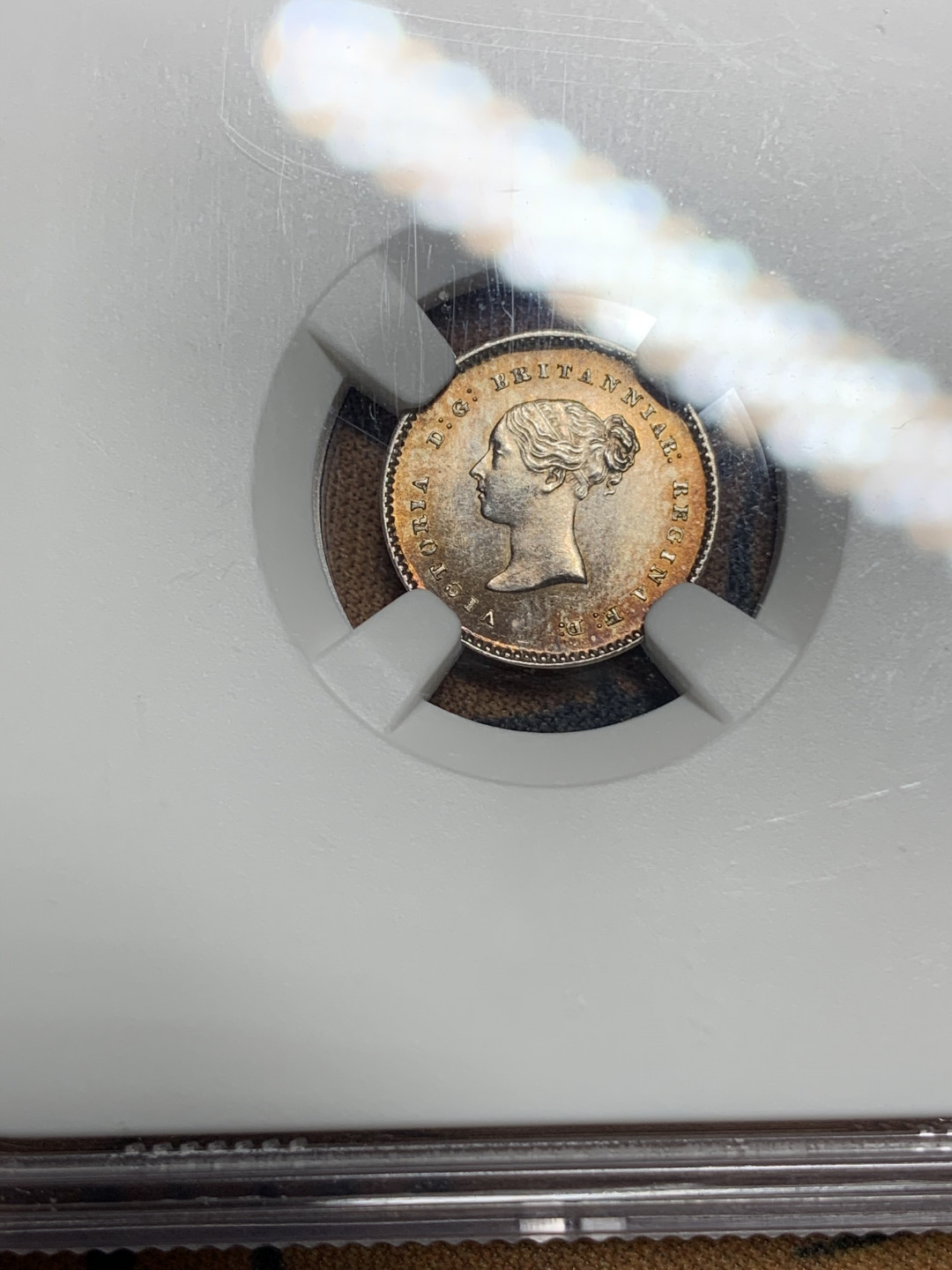 《竞宝斋》钱币微拍-第21场-本周日，周一2场连拍（全场顺丰包邮） NGC-MS64 完美细节  英国1877 年 维多利亚 2便士银币 灌足节银币