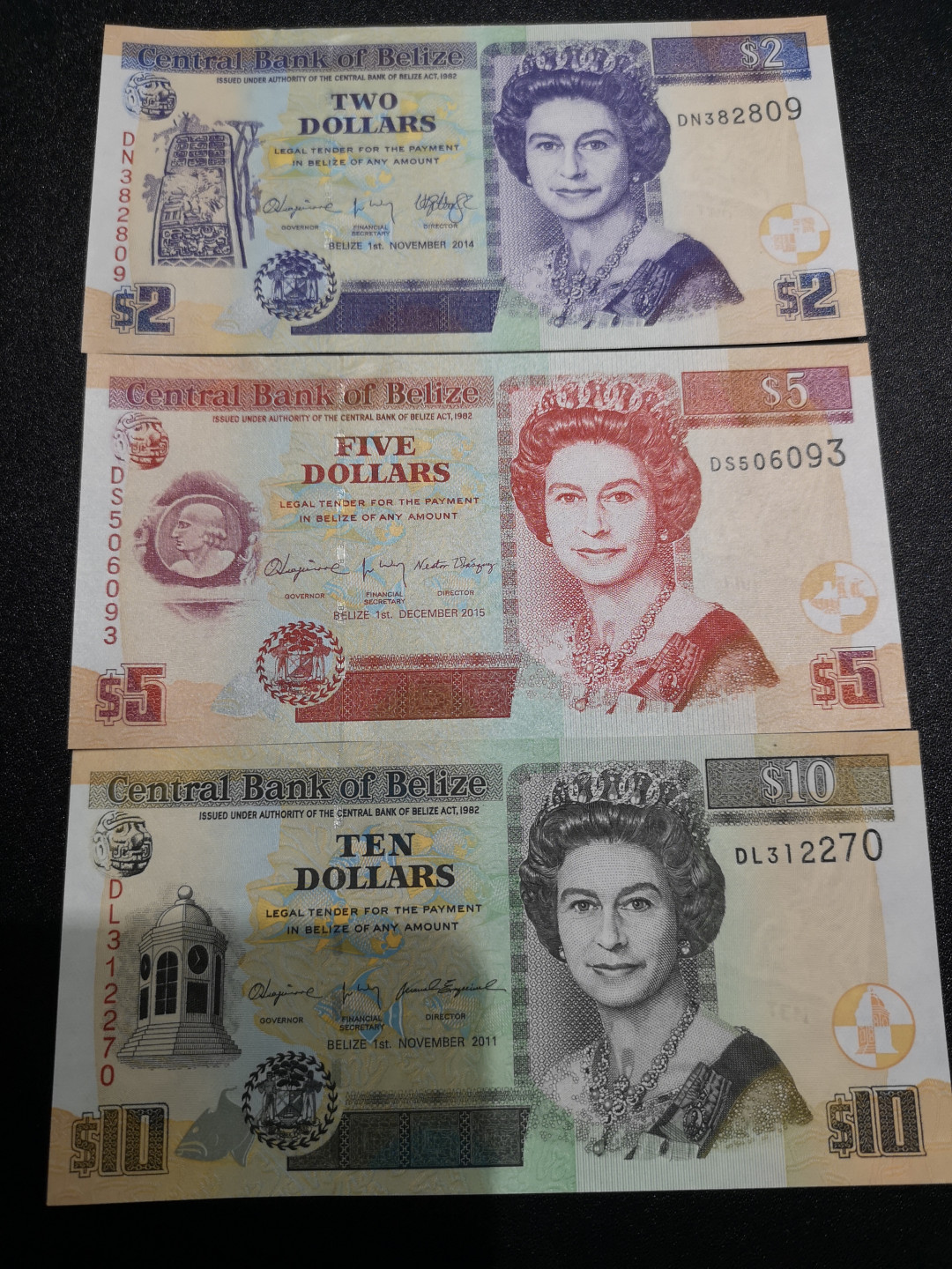 《外钞收藏家》第一百五十五期拍卖 双连拍第二场（本期59件）） 伯利兹小套女王3张 全新UNC