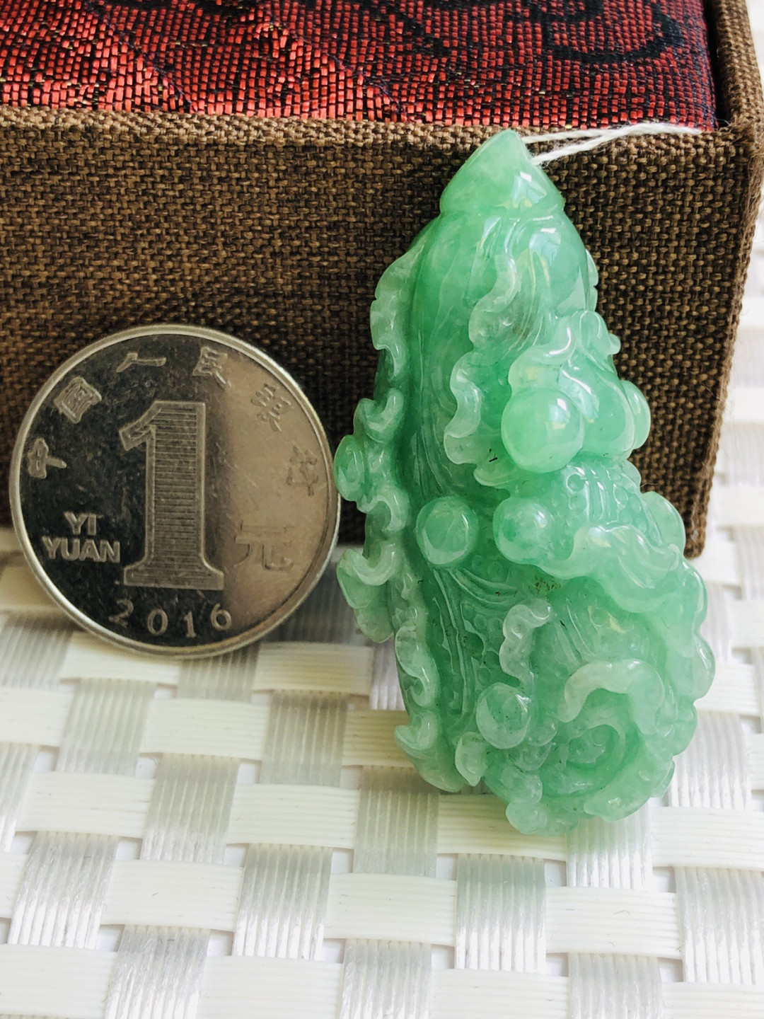 精品评级币，精品翡翠 天然翡翠糯种满绿白菜吊坠带证书