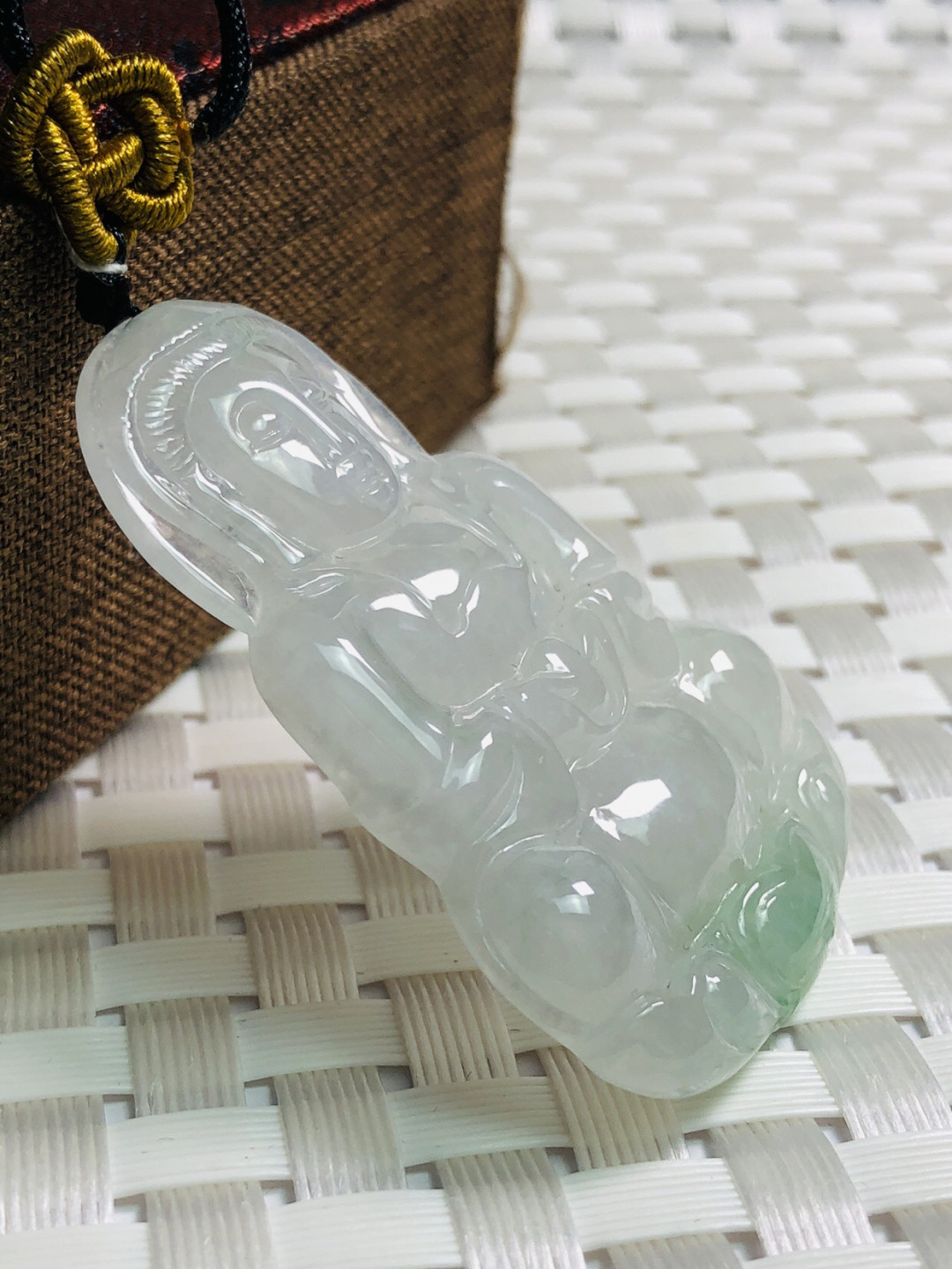 精品评级币，精品翡翠 天然翡翠糯种飘阳绿观音吊坠带证书