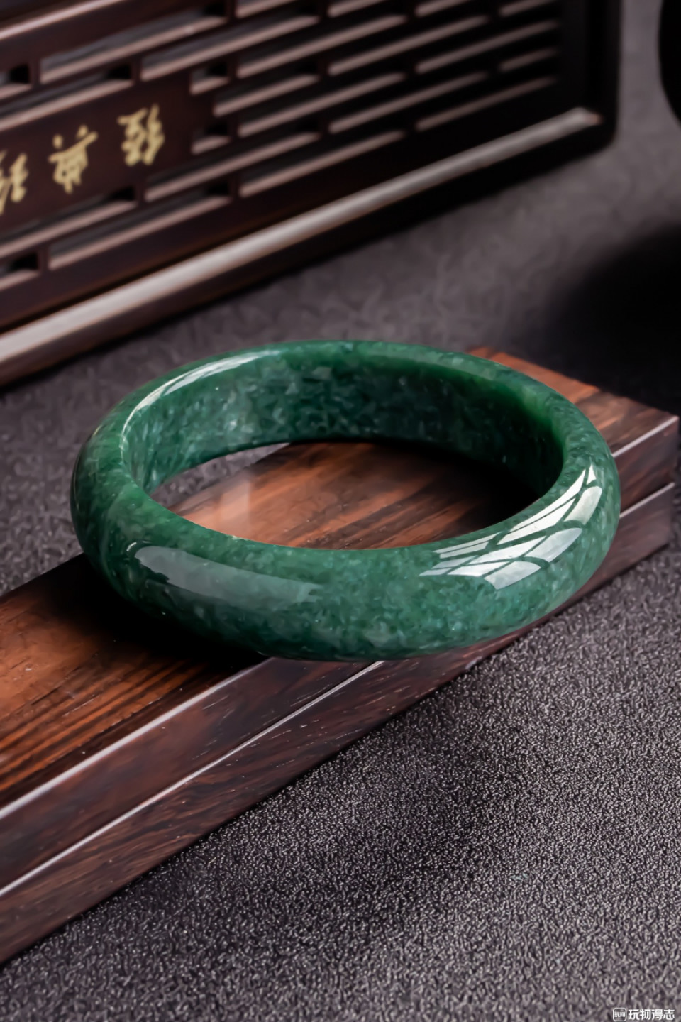 翡翠黄金缕，绣成歌舞衣 正装59-60圈口 老坑冰润满色辣绿缅甸天然翡翠A货手镯 61.64g