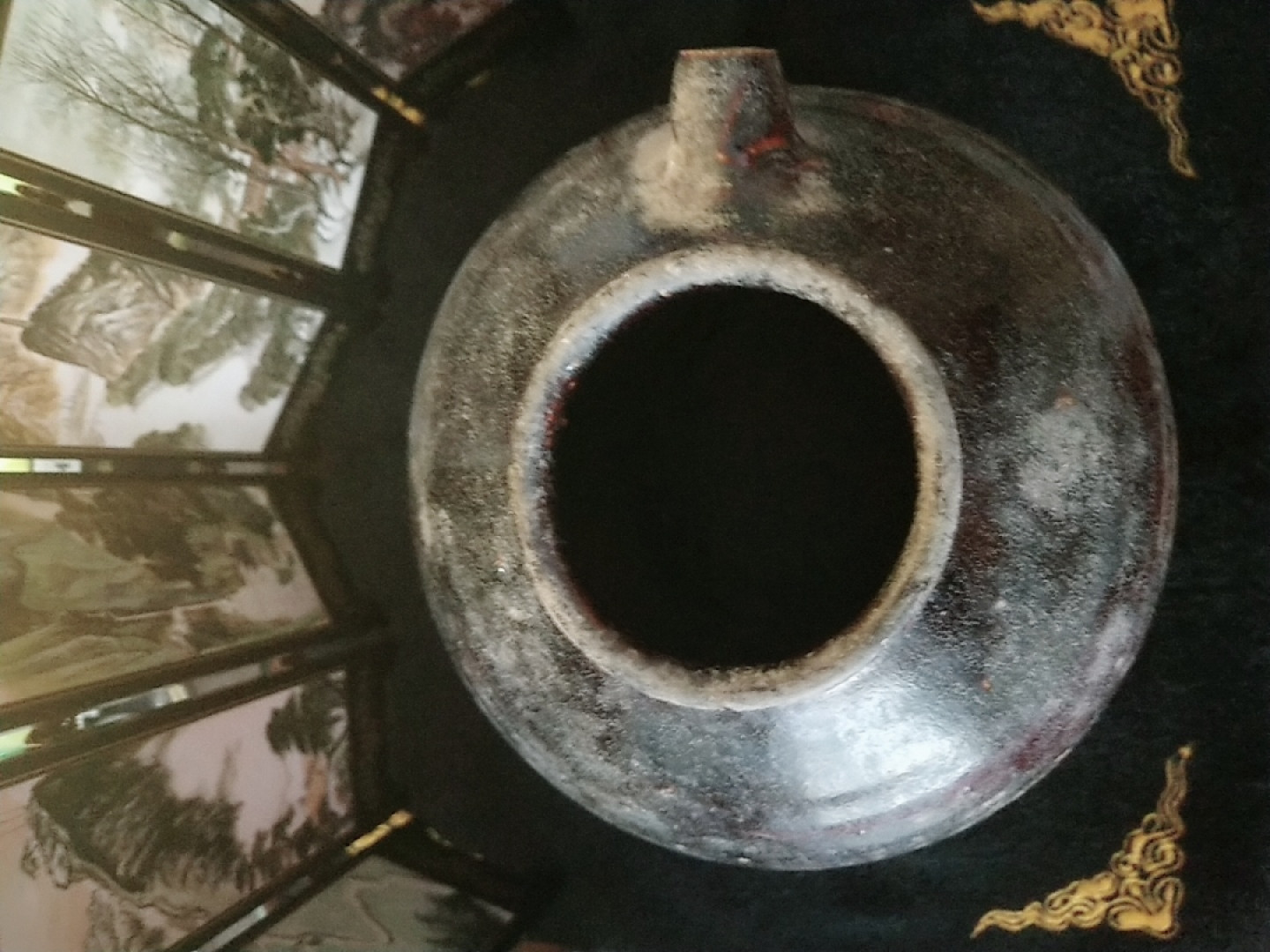 清代坛子一个，无漏无裂，细节品相如图所示，一物一图按图发货，保真包老假一赔十，售出非假不退不换！
