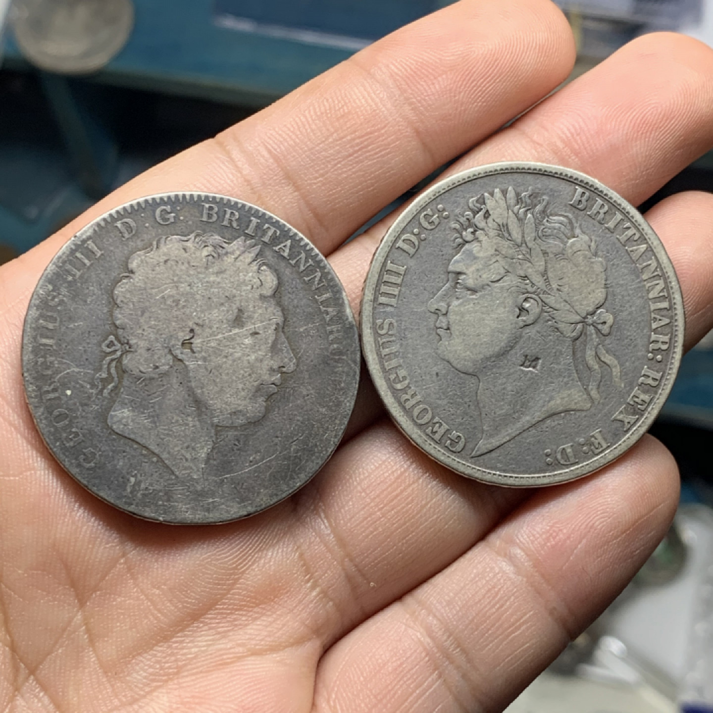 【保诚微拍】第4拍 世界钱币拍卖，88拍！  英国 原味乔三乔四 马剑克朗大银币 一对 一起拍 27.2g，38mm/27.5g，37.8mm