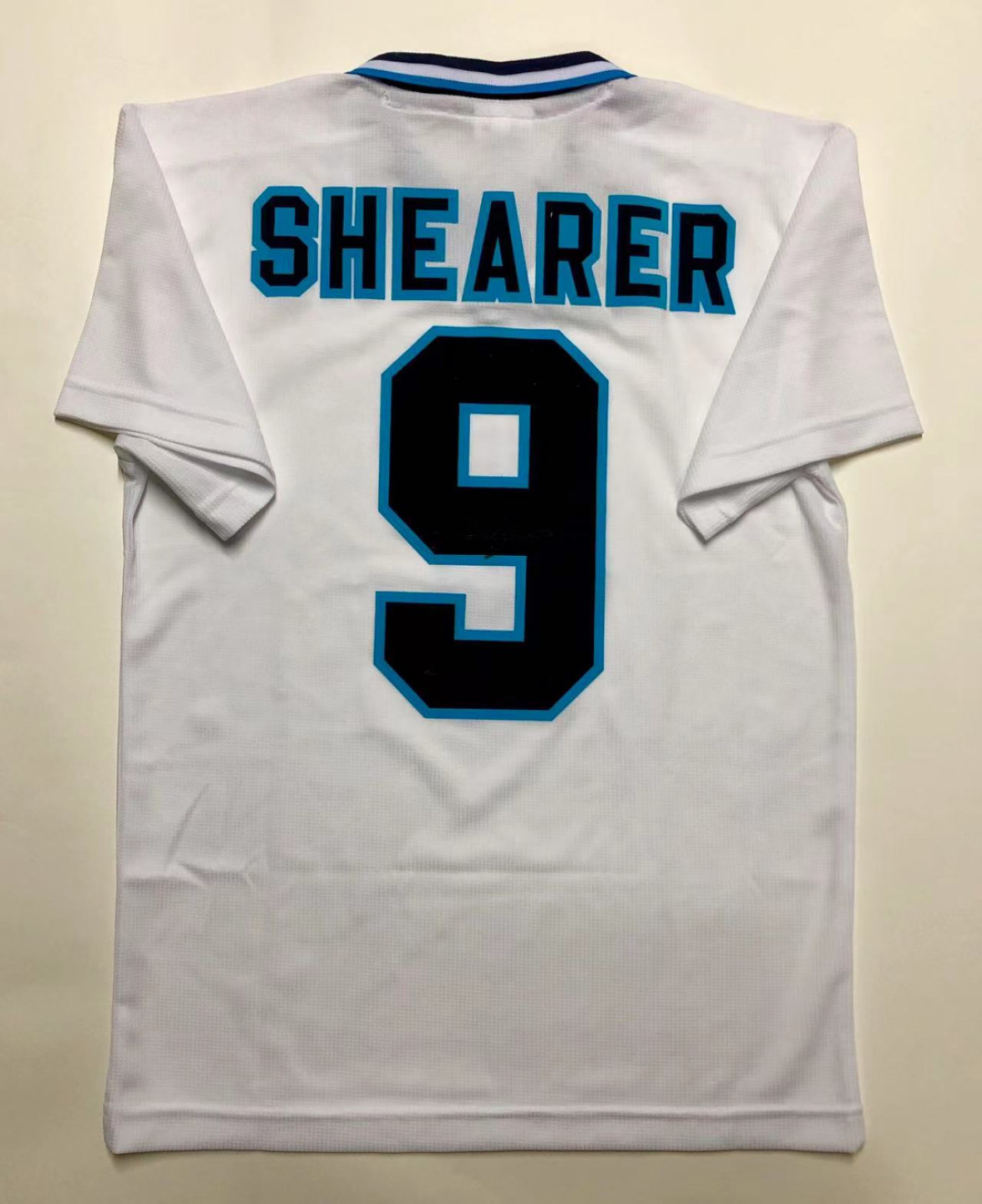 零元拍：英超第一射手阿兰·希勒（Alan Shearer）亲笔签名球衣 带官方认证证书