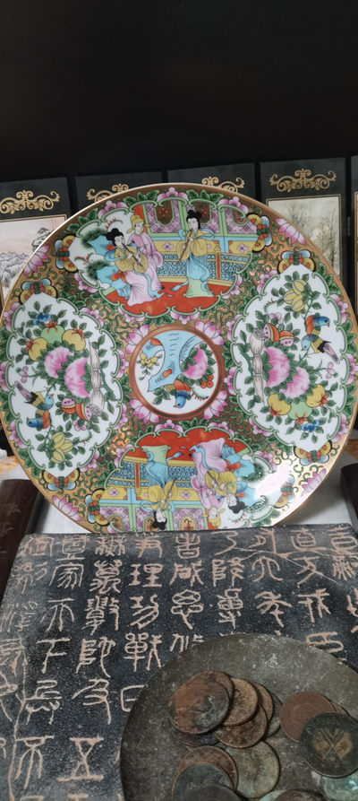 海弟收藏专场 七八十年代描金花鸟人物广彩盘子一个，全品无磕碰，细节品相如图所示，一物一图中拍按图发货，保真包老假一赔十，售出非假不退不换！