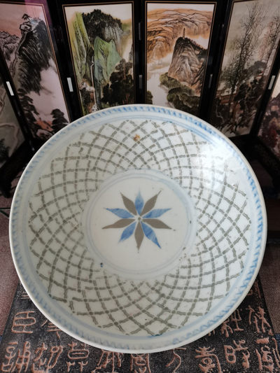 海弟收藏专场 民末大菠萝盘一个，全品无磕碰，细节品相如图所示，一物一图中拍按图发货，保真包老假一赔十，售出非假不退不换！