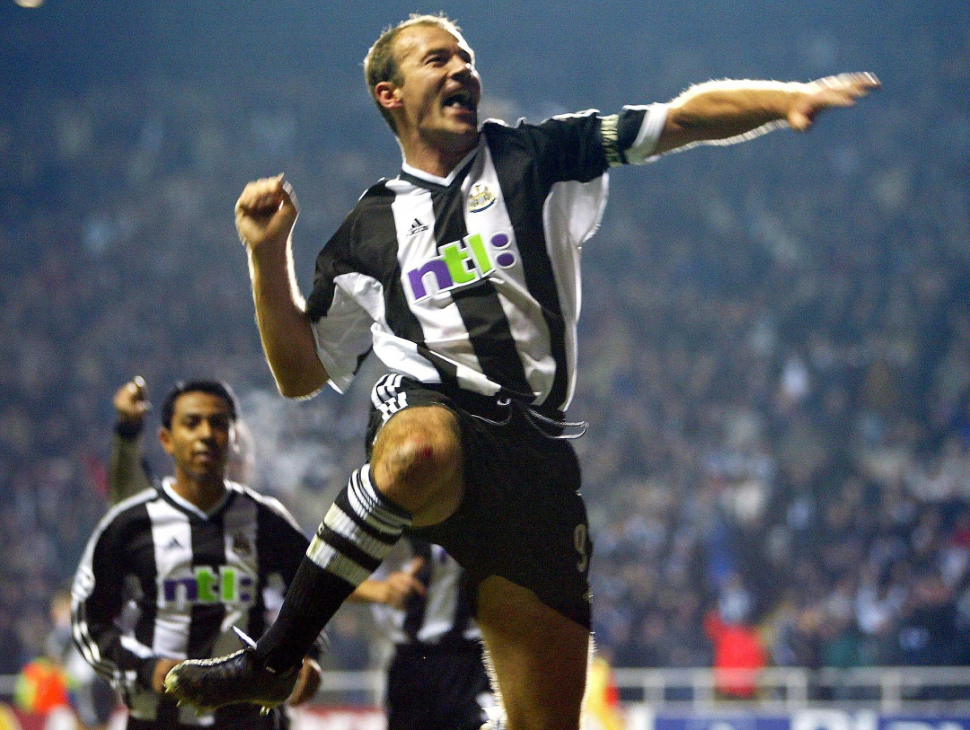 零元拍：英超第一射手阿兰·希勒（Alan Shearer）亲笔签名球衣 带官方认证证书