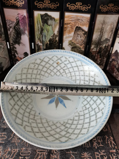 海弟收藏专场 民末大菠萝盘一个，全品无磕碰，细节品相如图所示，一物一图中拍按图发货，保真包老假一赔十，售出非假不退不换！