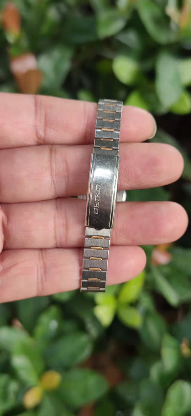 日本西铁城手表，需要更换电池。