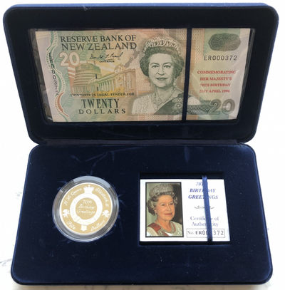 2025第25场（总第225期）：精品测试钞、纪念钞、塑料钞、连体钞综合场 - 百位小号ER000372 新西兰“英女王诞辰70周年”20元加盖纪念钞盒装UNC（含5元纪念银币、发行量3000枚）