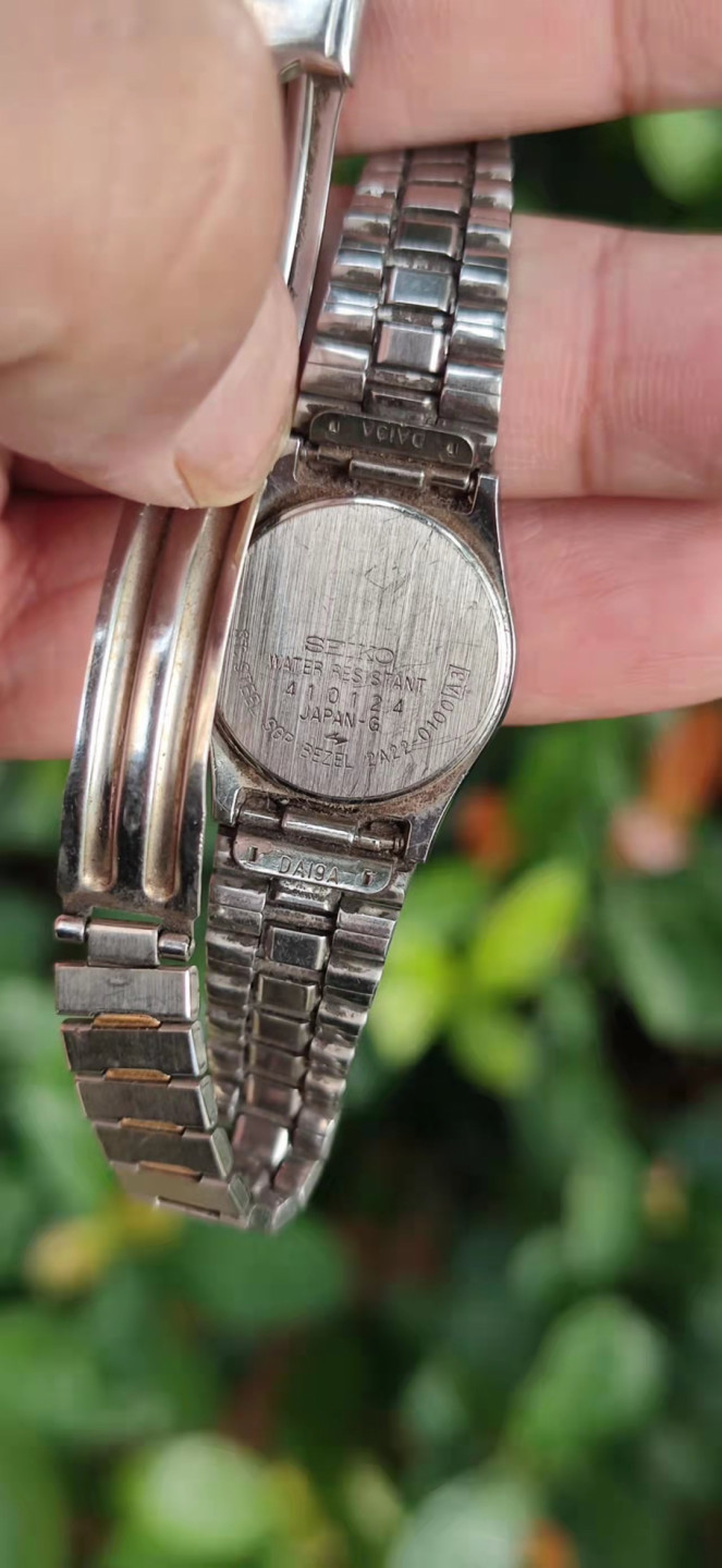 日本西铁城手表，需要更换电池。