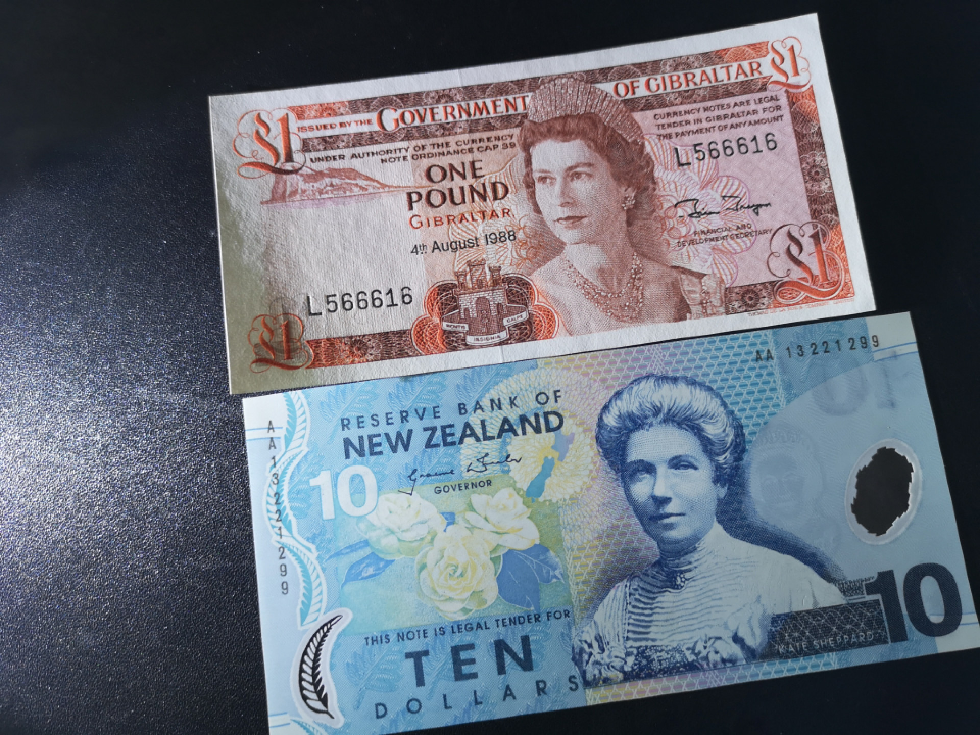 《外钞收藏家》第一百五十七期拍卖（本期62件）（连拍场） 1988年直布1镑 新西兰AA冠10刀 无47靓号 全新UNC