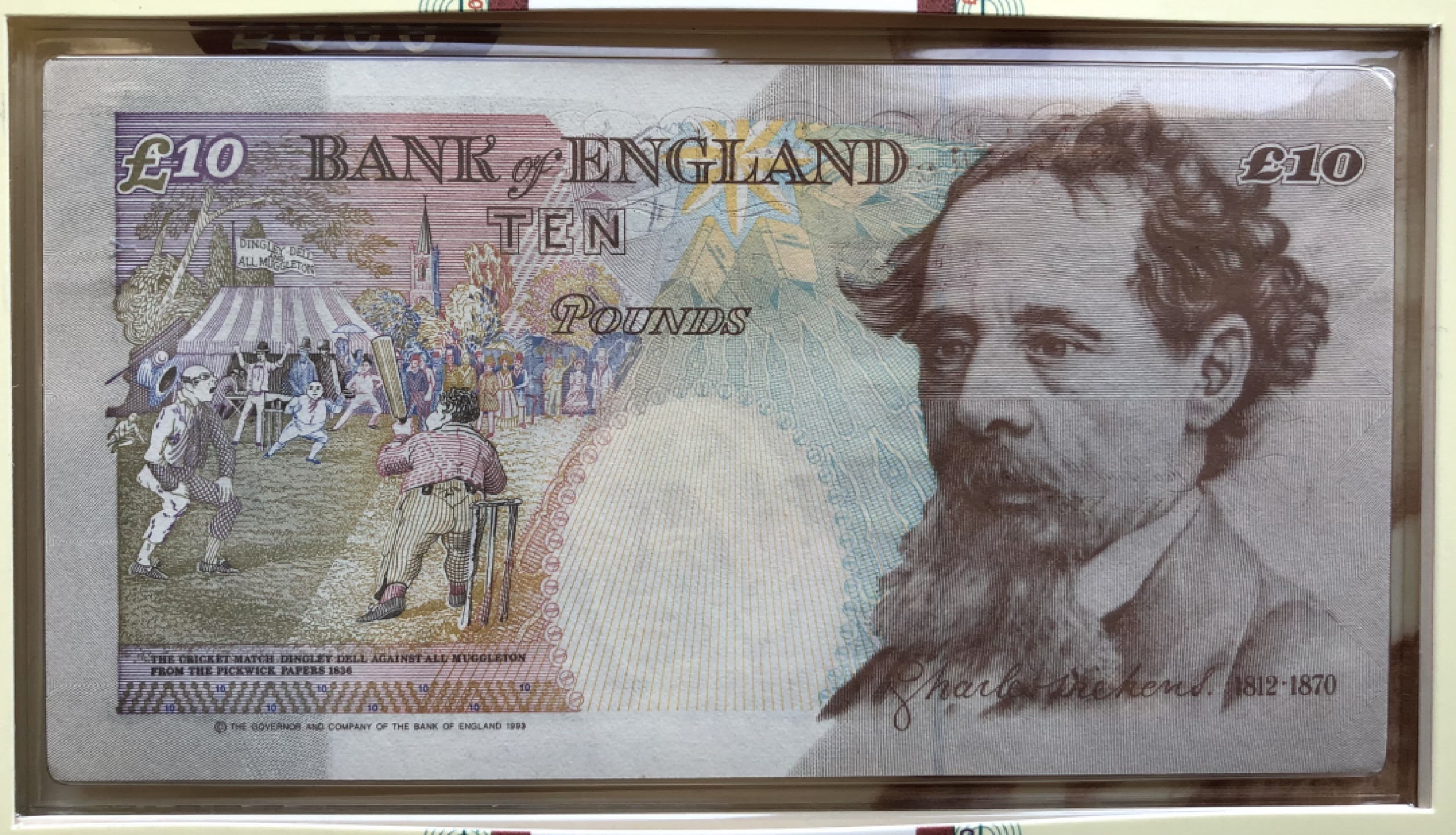 2025第25场（总第225期）：精品测试钞、纪念钞、塑料钞、连体钞综合场 百位小号YR20 000139 英国2000版“千禧年”10镑册装纪念版UNC（发行量1500册）