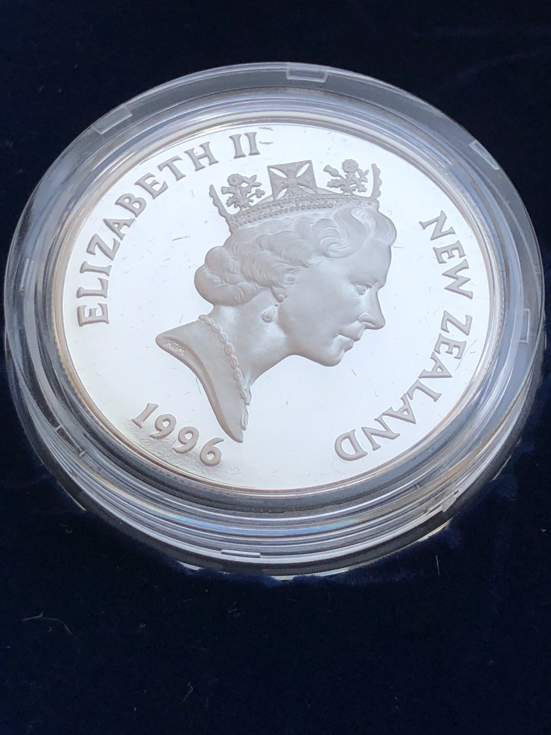 新西兰“英女王诞辰70周年”20元加盖纪念钞盒装UNC（含5元纪念银币）ER000372（发行量3000枚）