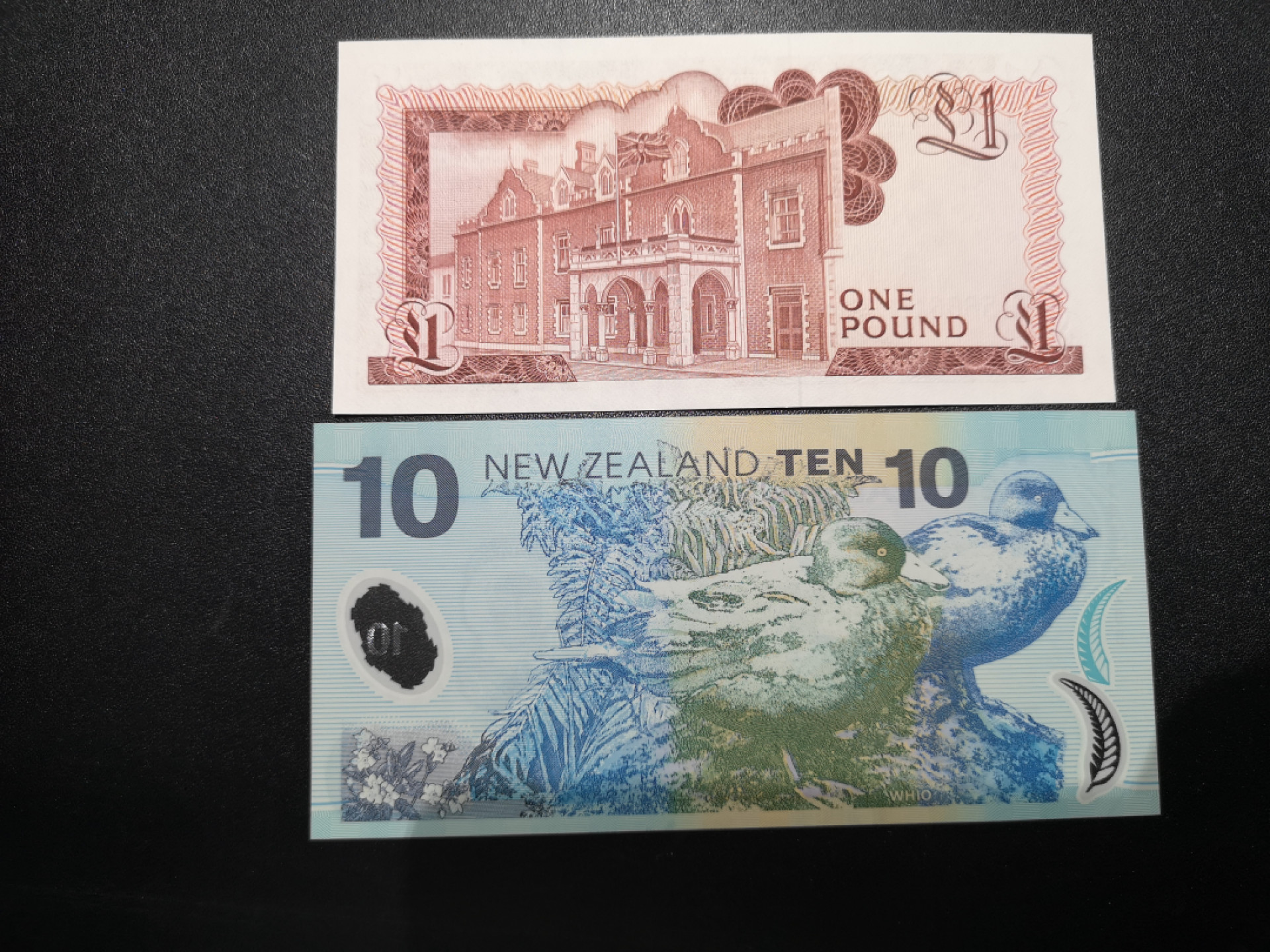 《外钞收藏家》第一百五十七期拍卖（本期62件）（连拍场） 1988年直布1镑 新西兰AA冠10刀 无47靓号 全新UNC