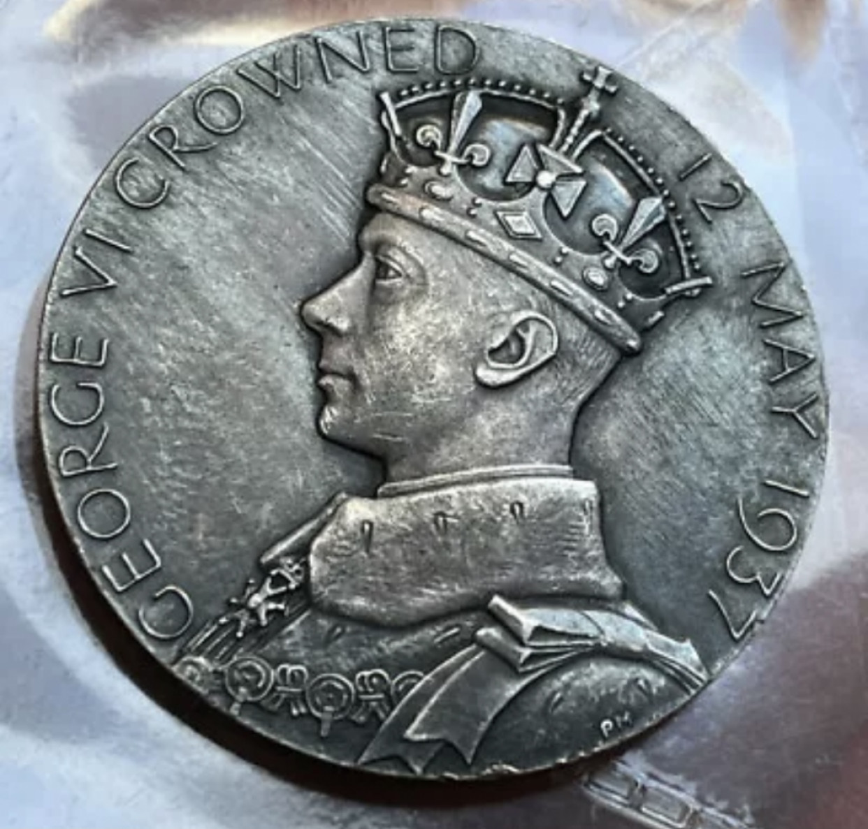 【保诚微拍】第4拍 世界钱币拍卖，88拍！ 英国  1937年 乔治六世 伊丽莎白皇后   加冕25周年 纪念章（直径31.6mm，厚2.5mm，重15.4克，0.925银） 