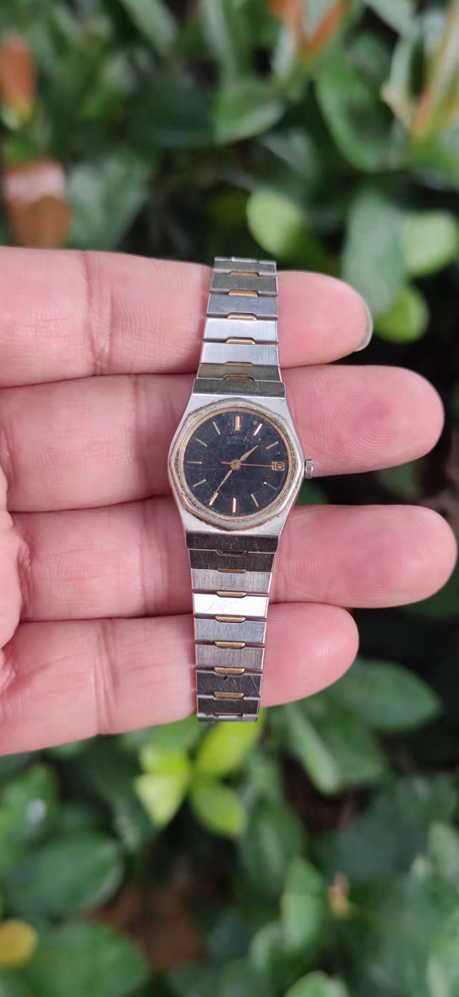 日本西铁城手表，需要更换电池。