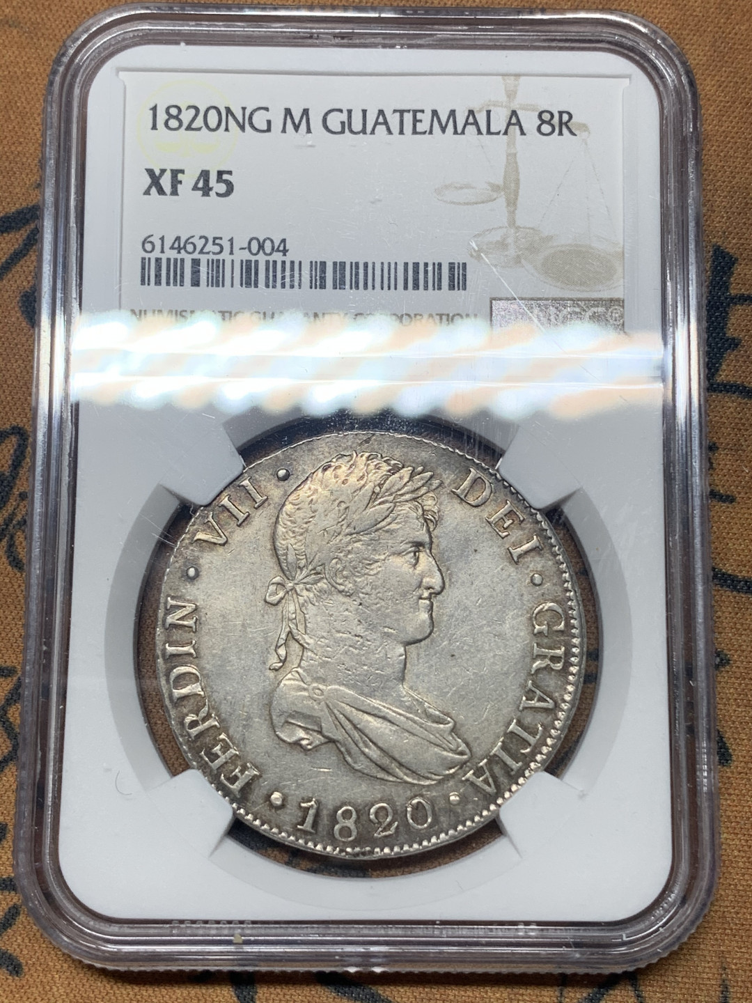 《竞宝斋》钱币微拍-第23场（全场顺丰包邮） NGC-XF45 1820 西属危地马拉双柱 费迪南七世  稀少厂  8里亚尔  淡彩光度很好 是非难得 低评