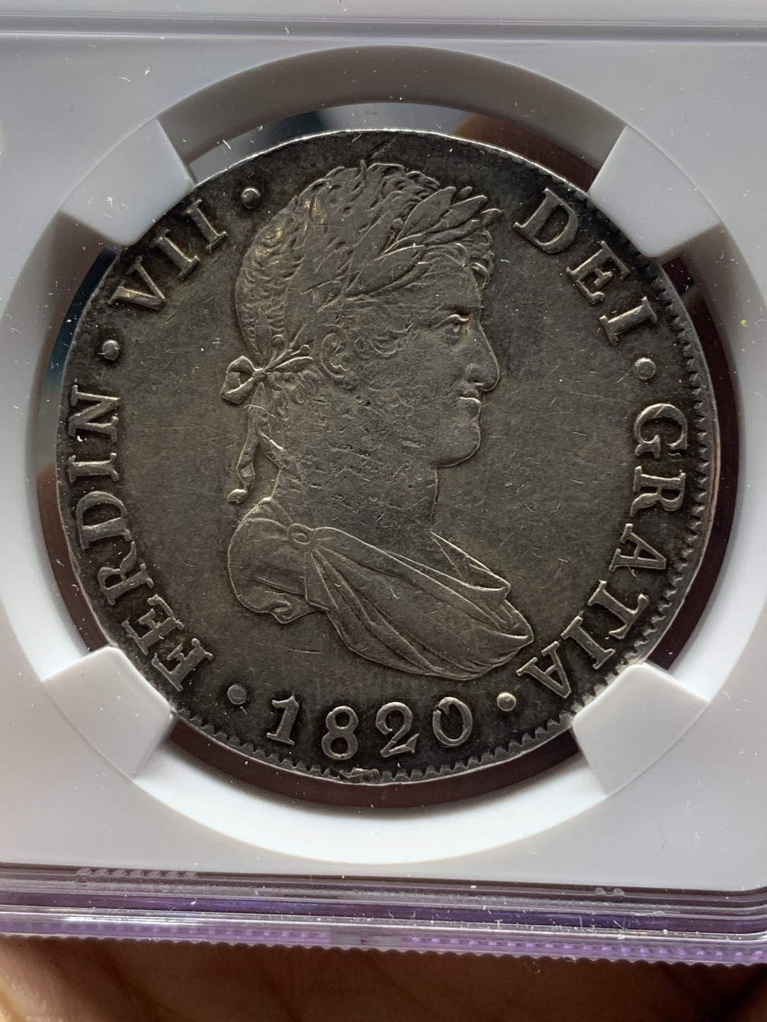 《竞宝斋》钱币微拍-第23场（全场顺丰包邮） NGC-XF45 1820 西属危地马拉双柱 费迪南七世  稀少厂  8里亚尔  淡彩光度很好 是非难得 低评