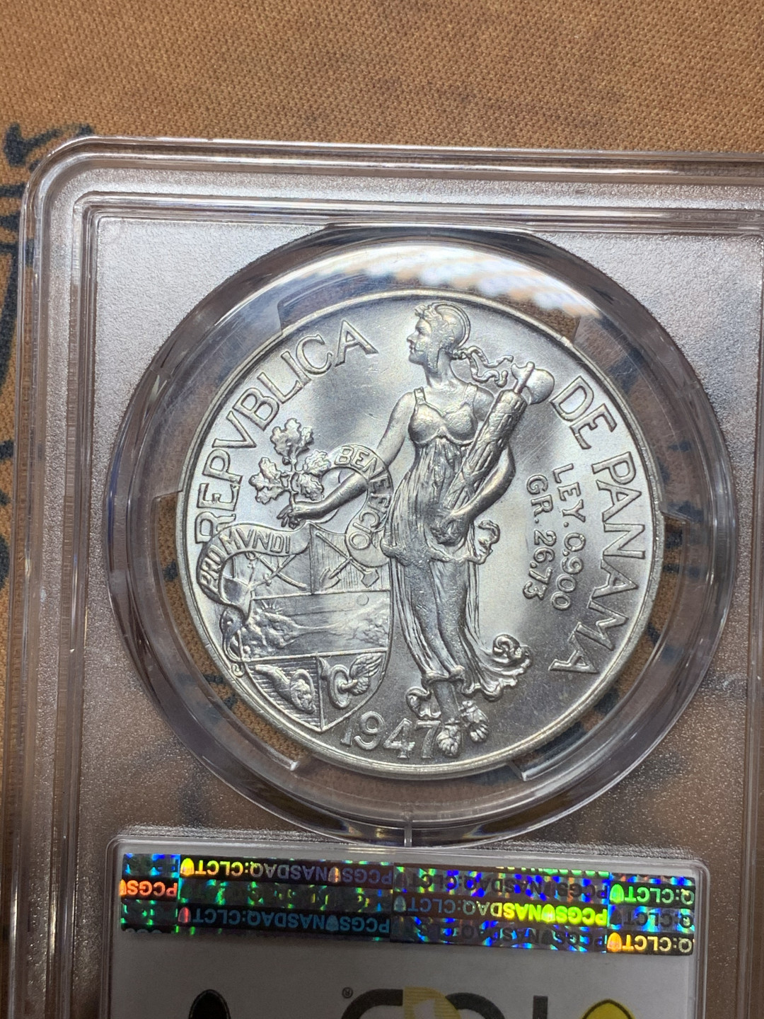 《竞宝斋》钱币微拍-第23场（全场顺丰包邮） pcgs-ms65 1947年巴拿马巴波亚女神大银币 高分好状态 银光四溢 经典设计 大气辉煌 盒子支撑角有损
