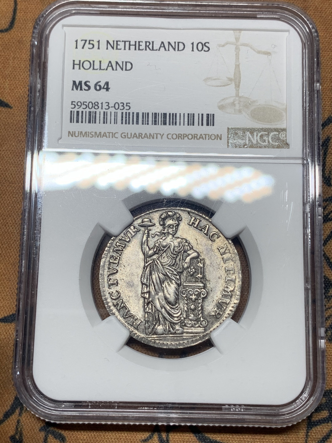 《竞宝斋》钱币微拍-第23场（全场顺丰包邮） ngc-ms64 极稀 1751年荷兰10斯泰佛 半盾银币 品相极佳荷兰小站洋 雕刻精细设计绝美 女神袒胸露乳 衣襟飘飘 贵气十足 古铜色绚丽包浆 近300年前的铸币工艺 令人惊叹