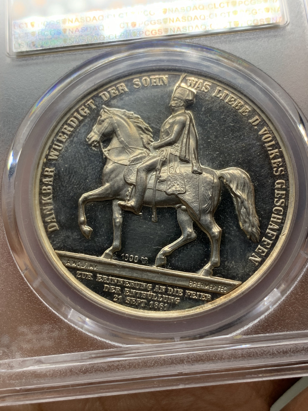 《竞宝斋》钱币微拍-第23场（全场顺丰包邮） pcgs-sp63 1861年汉诺威国王银样章 超强镜面底板 超高浮雕 玫瑰金彩 人物和骏马栩栩如生 细节极佳 奥古斯特一世是维多利亚女王的叔叔 既是德国人也是英国人 非常厚实的一枚银样章 盒子支撑角有损 还有一划