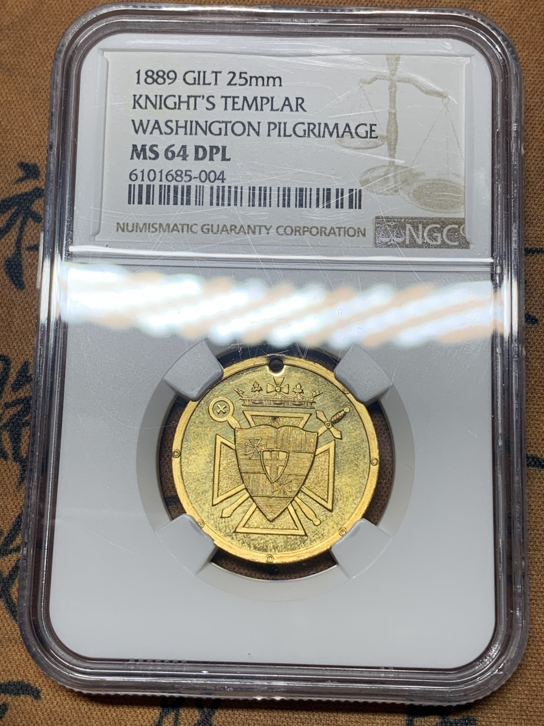 《竞宝斋》钱币微拍-第23场（全场顺丰包邮） ngc-ms64dpl 1889年美国镀金奖章 纪念圣殿骑士团俄亥俄年度密会 高分双面小镜子 ngc给章dpl非常不容易 圣殿骑士团的历史可追溯到1119年 十字军东征时期 数据库唯一评级 极稀历史文物章 5853529-004