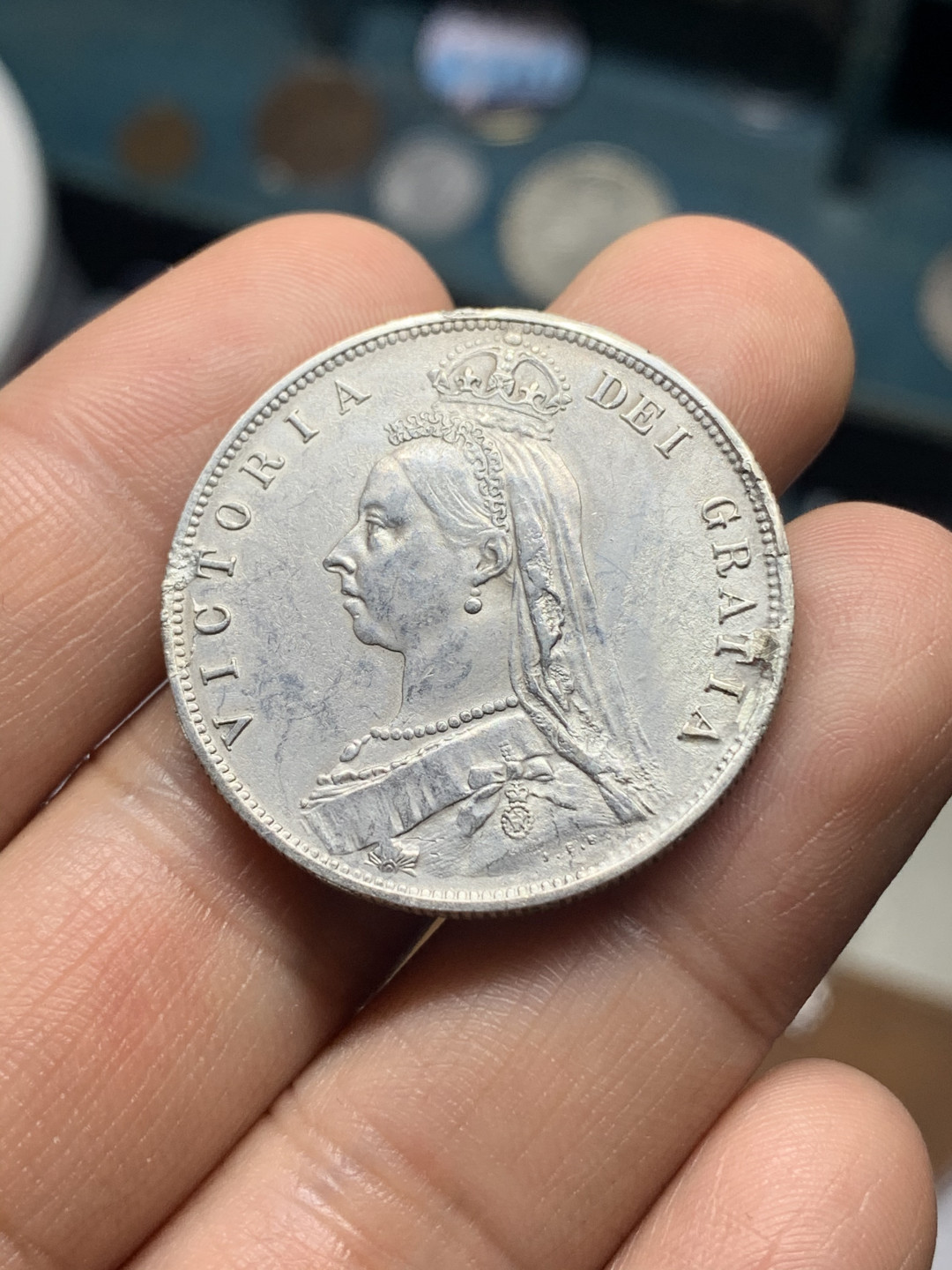 《竞宝斋》钱币微拍-第23场（全场顺丰包邮） 英国 1887年 维多利亚 高冠 半克朗银币 有焊接 取焊