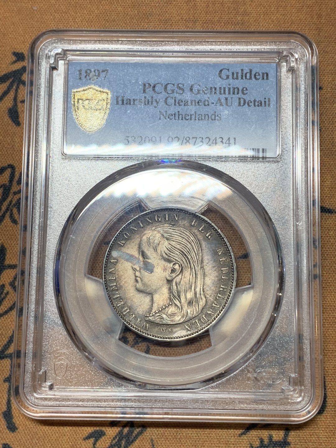 《竞宝斋》钱币微拍-第23场（全场顺丰包邮） PCGS 评级 荷兰 1897年 萝莉 1盾银币 细节清晰，脸部包浆恰似黑巾蒙面 整体非常好看