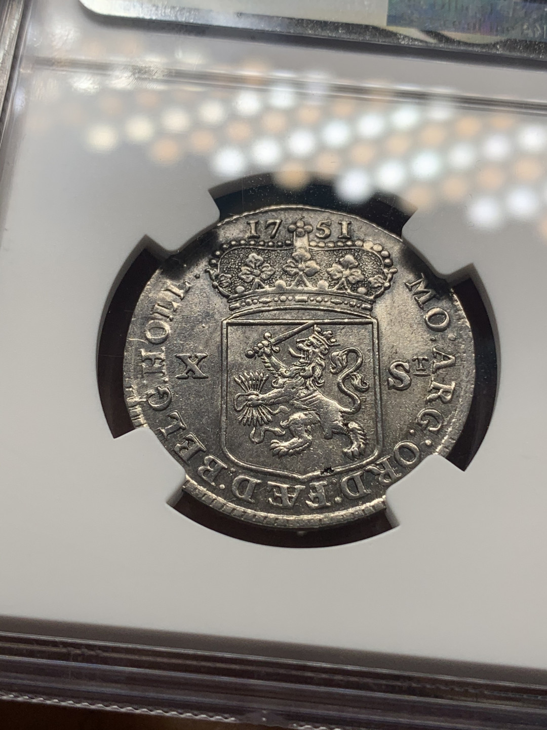 《竞宝斋》钱币微拍-第23场（全场顺丰包邮） ngc-ms64 极稀 1751年荷兰10斯泰佛 半盾银币 品相极佳荷兰小站洋 雕刻精细设计绝美 女神袒胸露乳 衣襟飘飘 贵气十足 古铜色绚丽包浆 近300年前的铸币工艺 令人惊叹