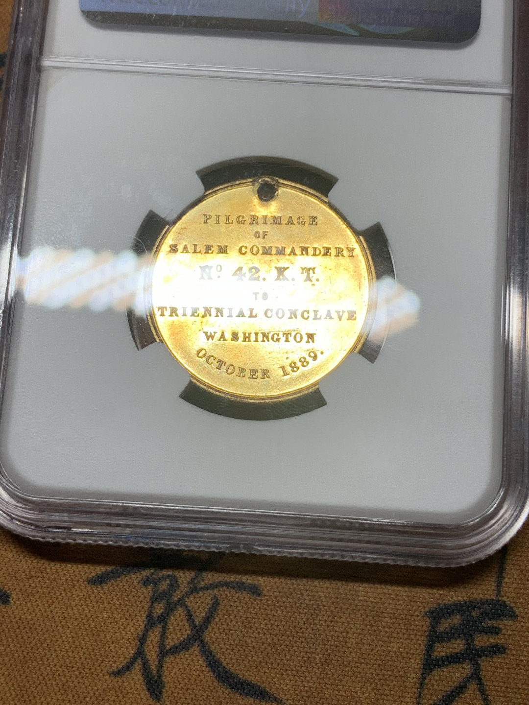 《竞宝斋》钱币微拍-第23场（全场顺丰包邮） ngc-ms64dpl 1889年美国镀金奖章 纪念圣殿骑士团华盛顿朝圣之旅 高分双面小镜子 ngc给章dpl非常不容易 圣殿骑士团的历史可追溯到1119年 十字军东征时期 数据库唯一评级 极稀历史文物章 6101685-004