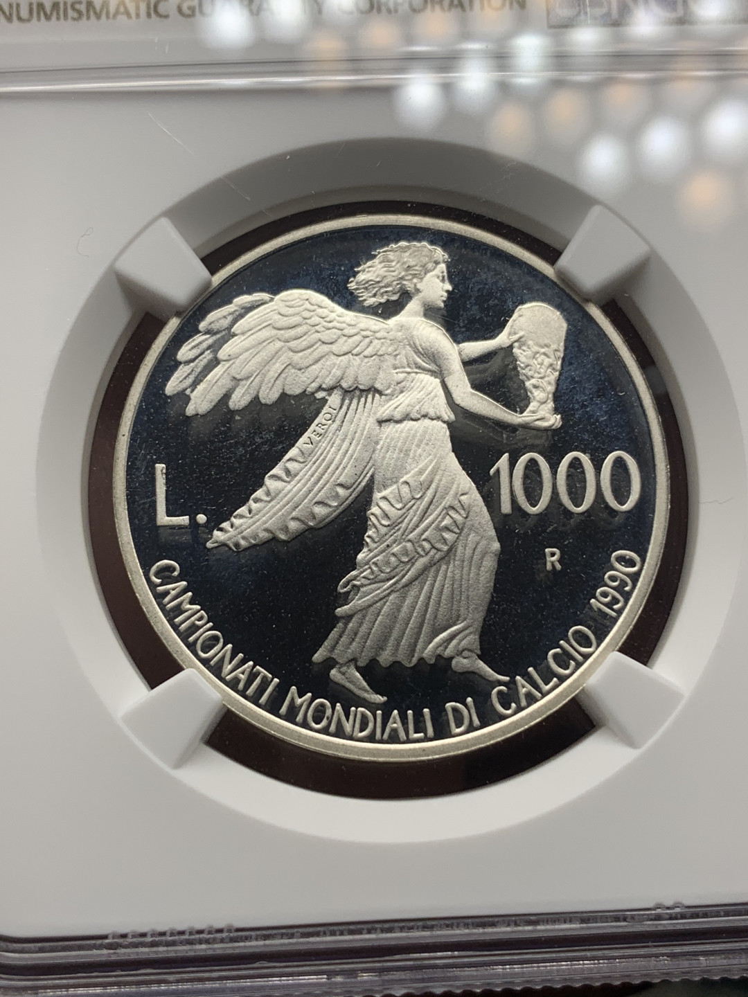 《竞宝斋》钱币微拍-第23场（全场顺丰包邮） ngc-pf68uc 2枚 圣马力诺500/1000里拉精制银币一对 1990年意大利世界杯纪念 老精稀唯一亚军分 胜利女神手托大力神杯，足球运动员争抢 设计独特历史事件联动币