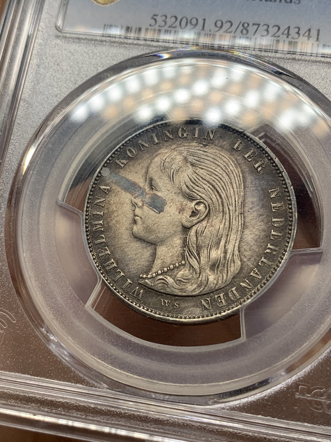 《竞宝斋》钱币微拍-第23场（全场顺丰包邮） PCGS 评级 荷兰 1897年 萝莉 1盾银币 细节清晰，脸部包浆恰似黑巾蒙面 整体非常好看