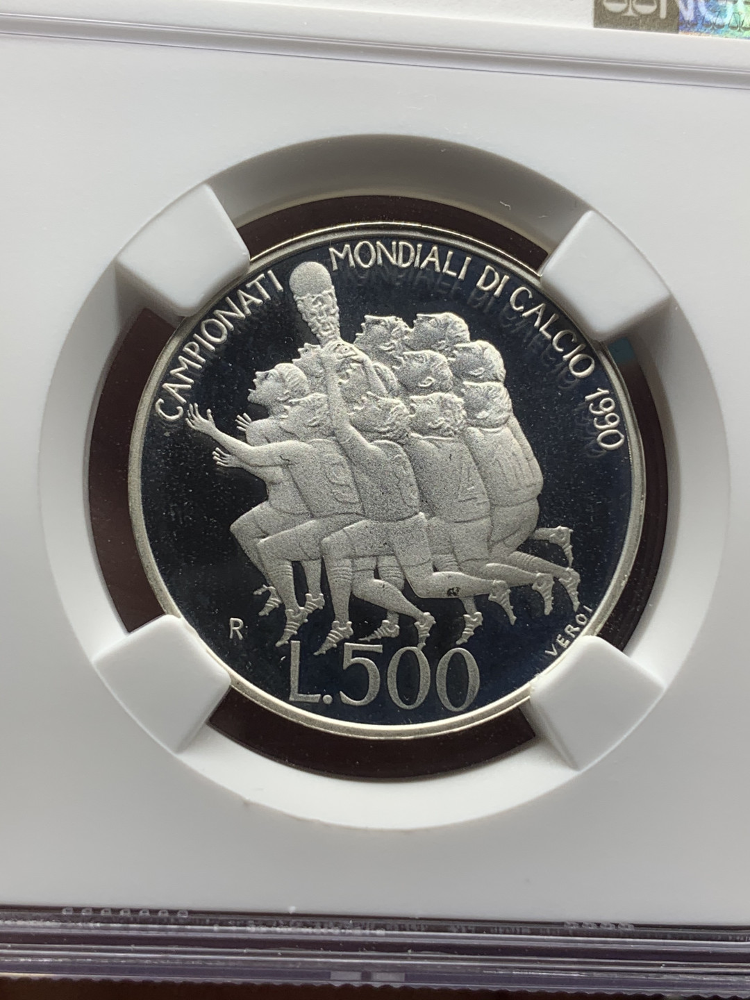 《竞宝斋》钱币微拍-第23场（全场顺丰包邮） ngc-pf68uc 2枚 圣马力诺500/1000里拉精制银币一对 1990年意大利世界杯纪念 老精稀唯一亚军分 胜利女神手托大力神杯，足球运动员争抢 设计独特历史事件联动币