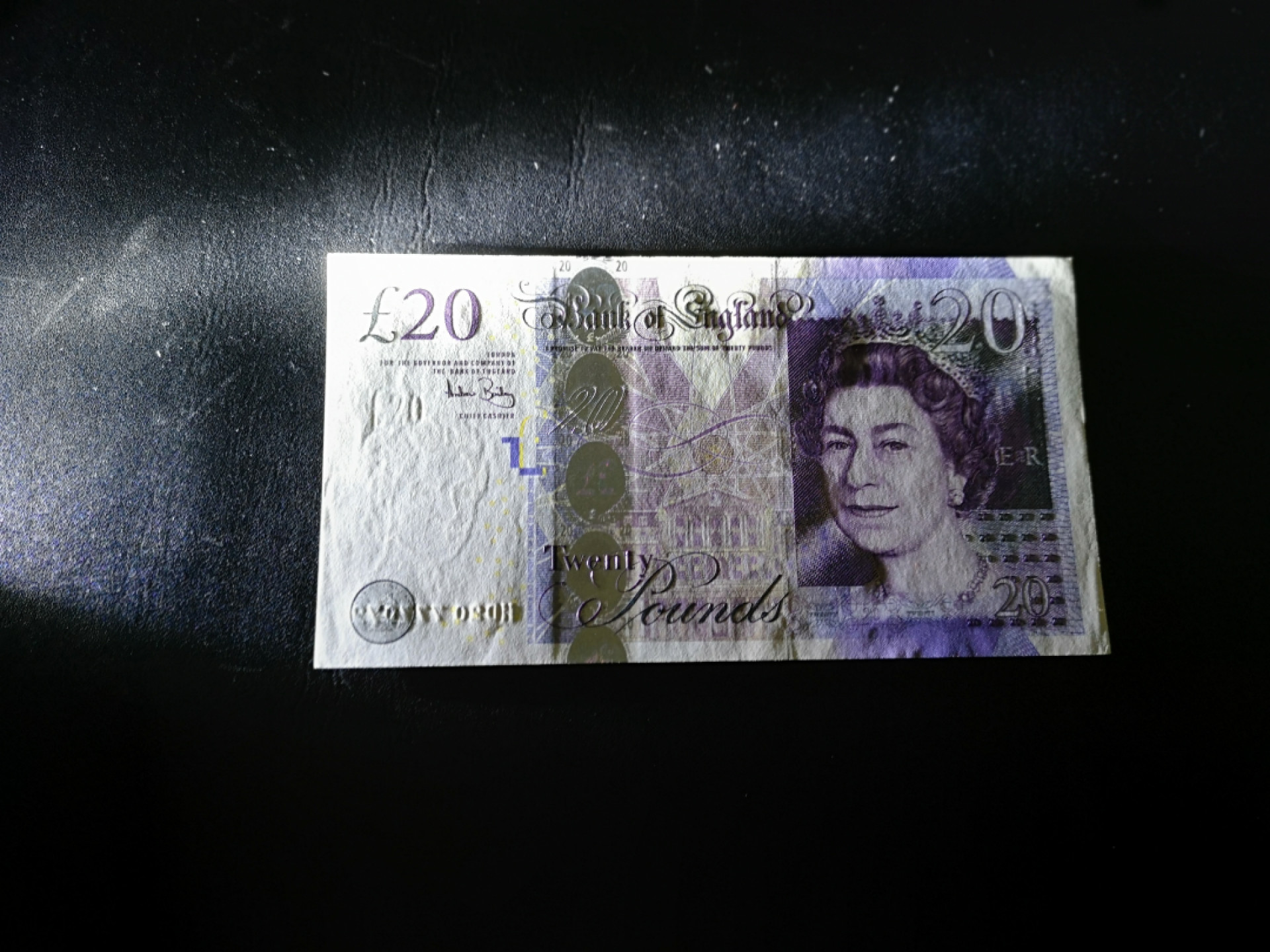 《外钞收藏家》第一百五十八期拍卖（本期111件） 英国F序列20镑 UNC- 角不太好