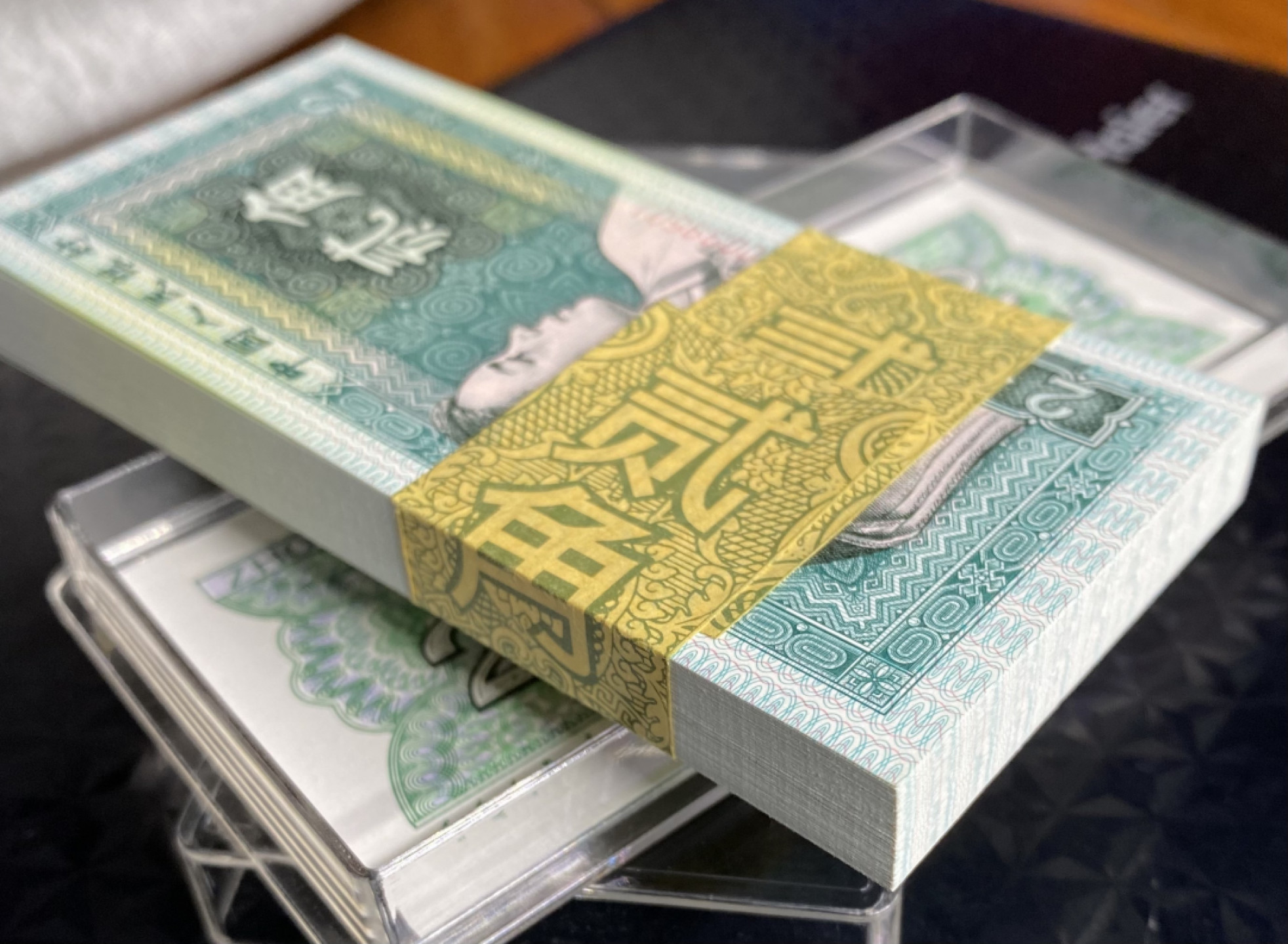 大黄蜂拍卖第40期 8002精制币PD20099501百连，超强荧光