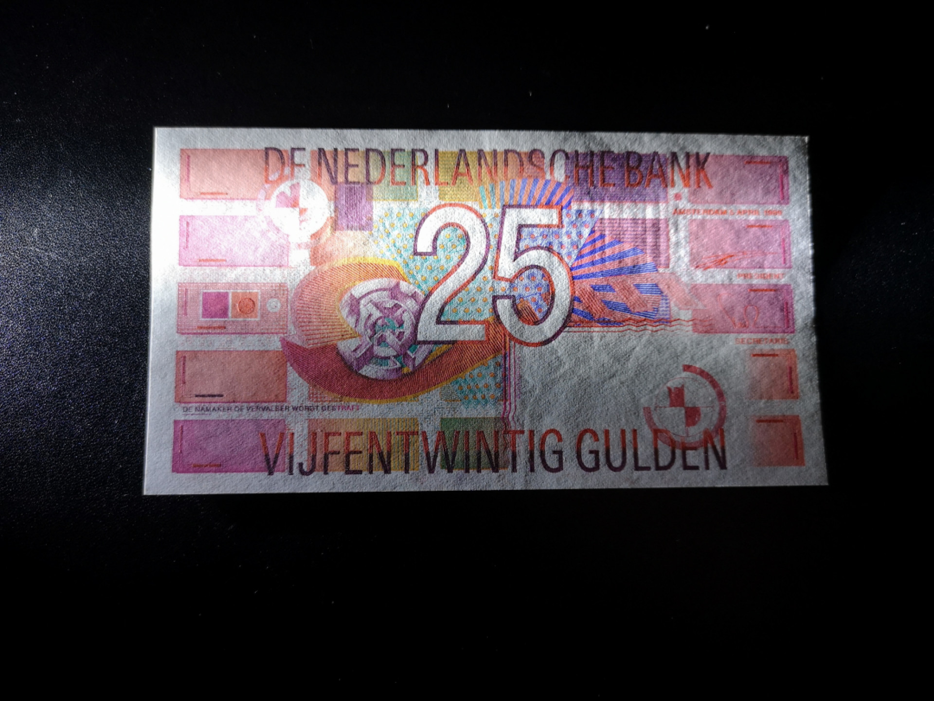 《外钞收藏家》第一百五十八期拍卖（本期111件） 荷兰齿轮版25盾 全新UNC