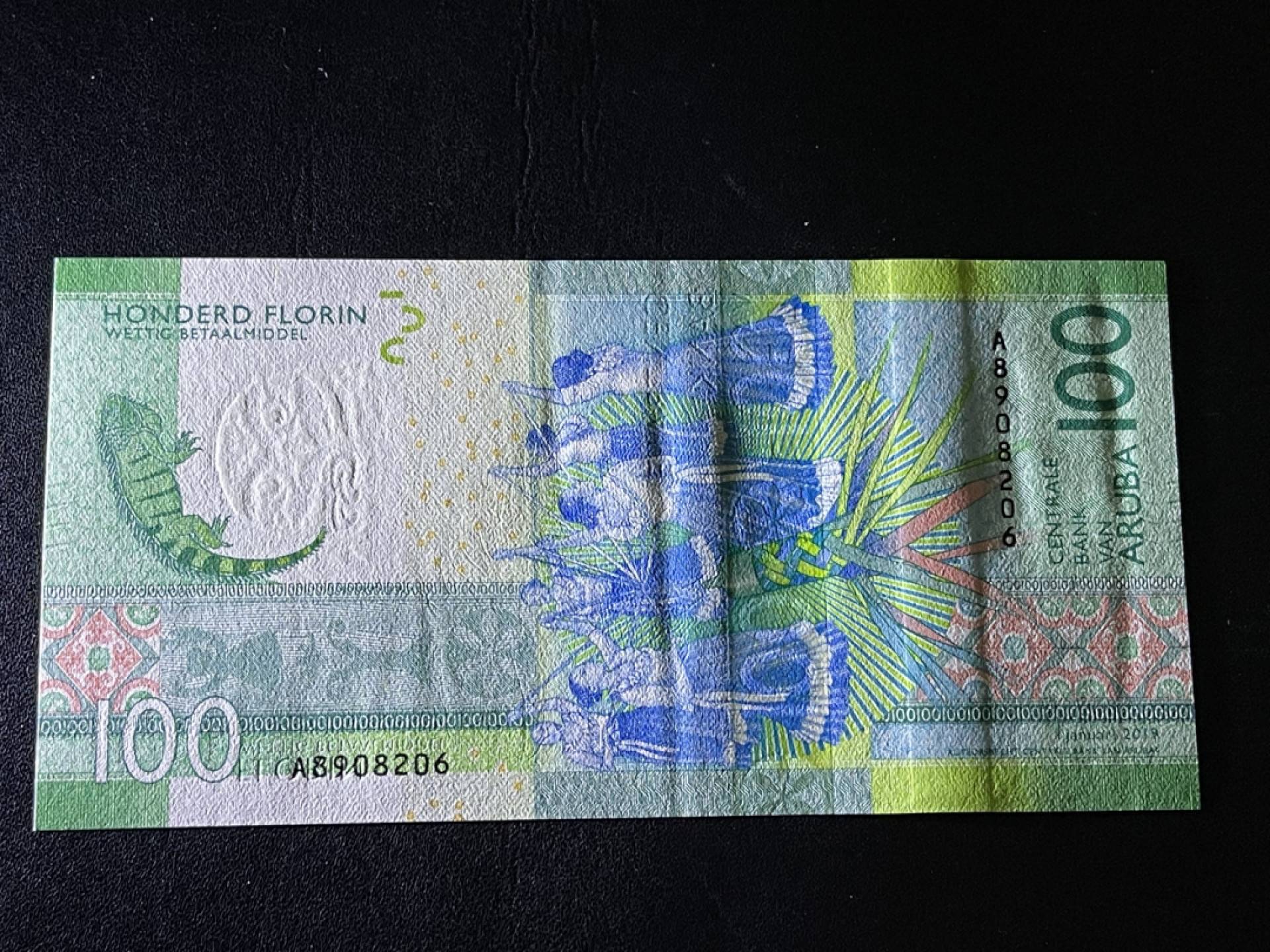 《外钞收藏家》第一百五十八期拍卖（本期111件） 最近版阿鲁巴100 全新 A冠无47 有疑似捆印 非硬折