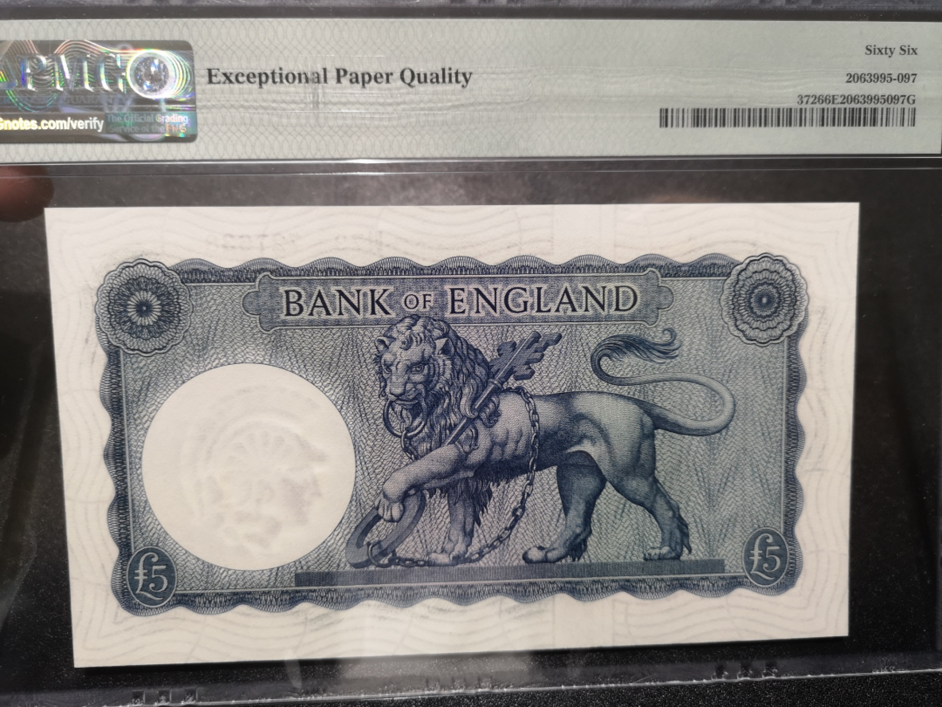 《外钞收藏家》第一百五十八期拍卖（本期111件） 英国B序列5镑 PMG66 空心版