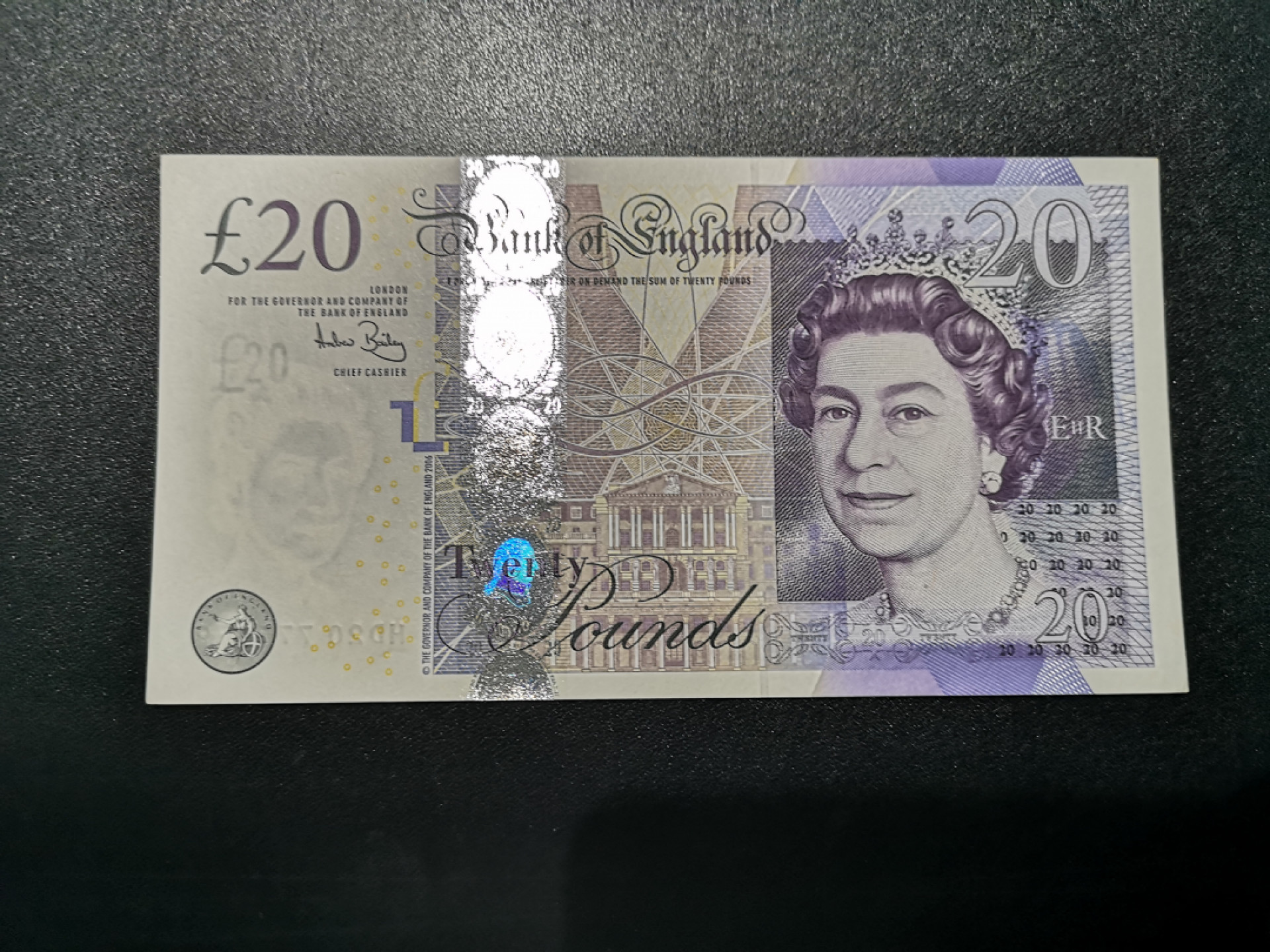 《外钞收藏家》第一百五十八期拍卖（本期111件） 英国F序列20镑 UNC- 角不太好