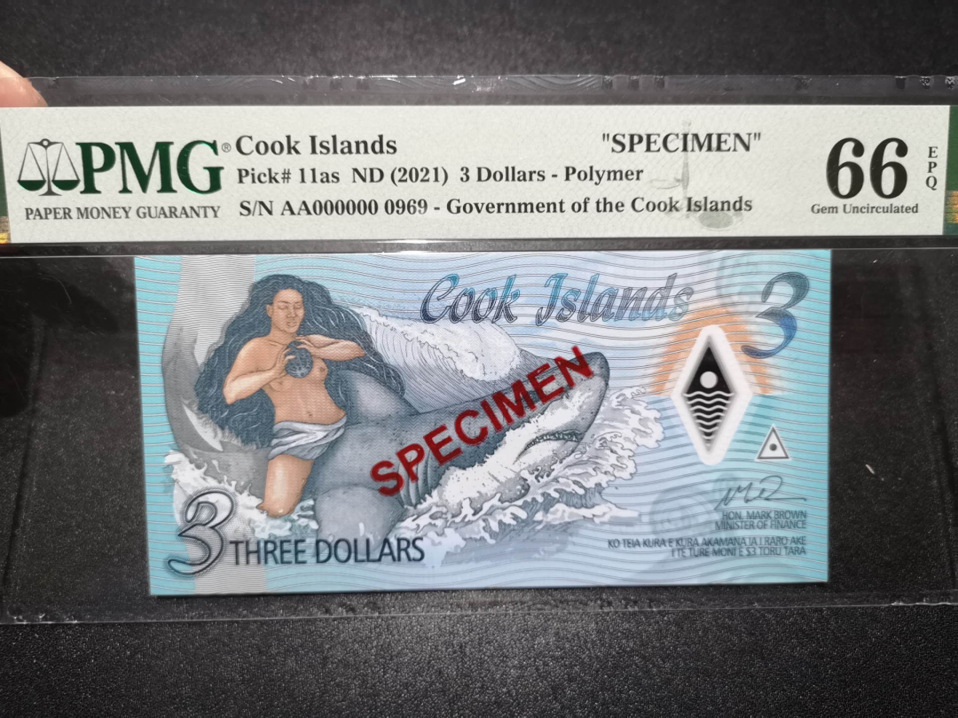 《外钞收藏家》第一百五十八期拍卖（本期111件） 2021年库克群岛3元 样钞 PMG66 无47 靓号969