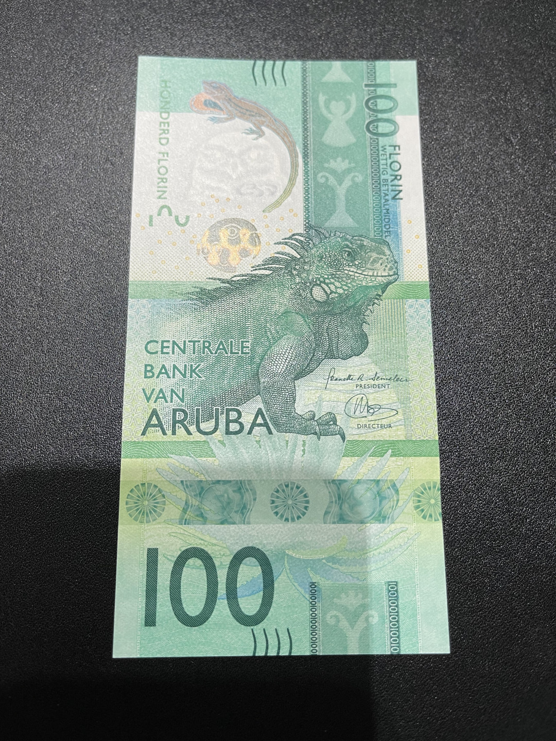 《外钞收藏家》第一百五十八期拍卖（本期111件） 最近版阿鲁巴100 全新 A冠无47 有疑似捆印 非硬折