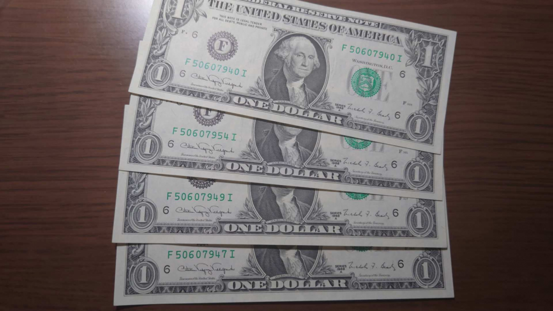 今晚八点半【囧羊收藏】精选微拍第43期暨2021年第三十四期 世界纸币精选 1988A年美国1美元 如图4张为一件 全新UNC