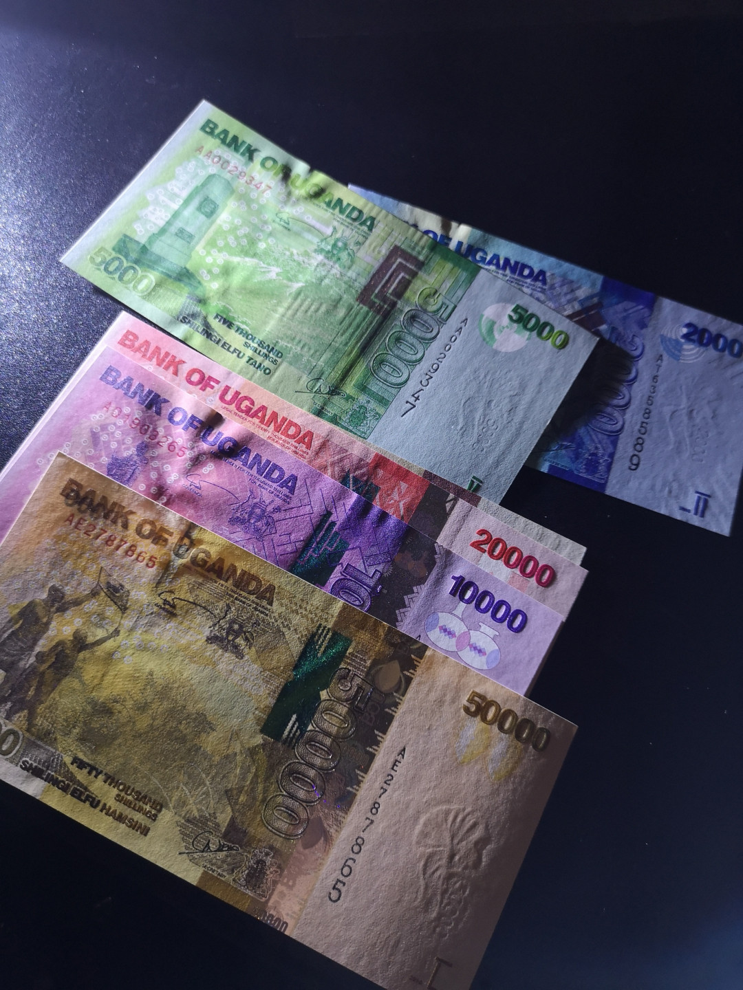 《外钞收藏家》第一百五十八期拍卖（本期111件） 乌干达全套六张 除1万面额 其他都是2010年版 全新UNC