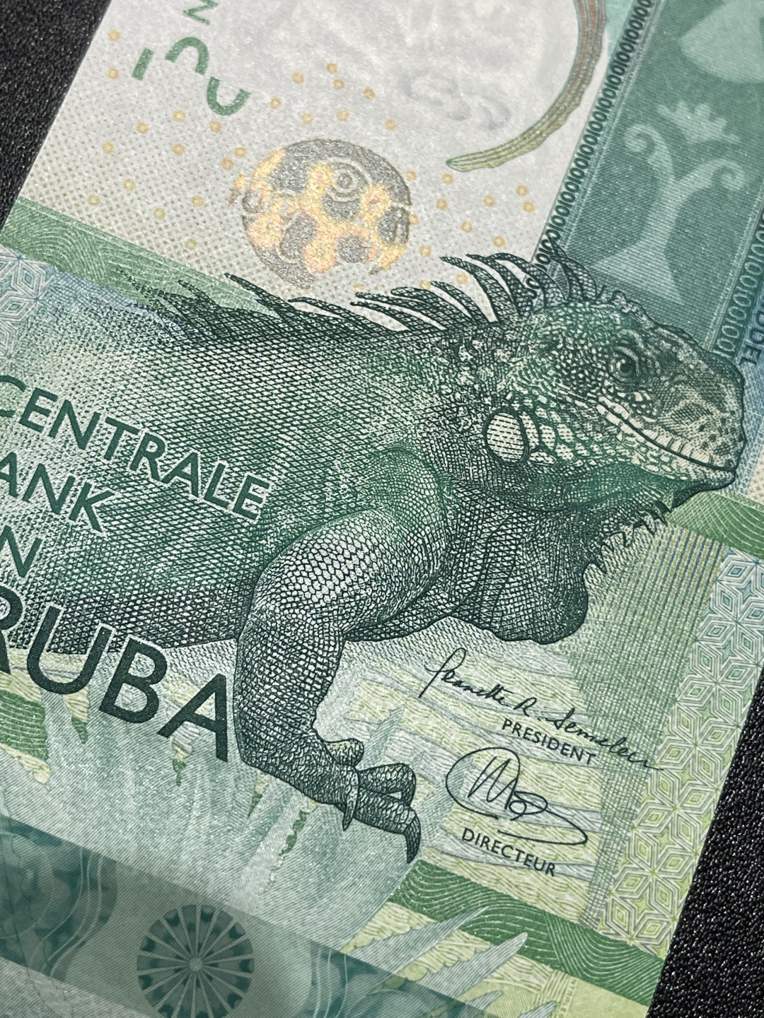 《外钞收藏家》第一百五十八期拍卖（本期111件） 最近版阿鲁巴100 全新 A冠无47 有疑似捆印 非硬折