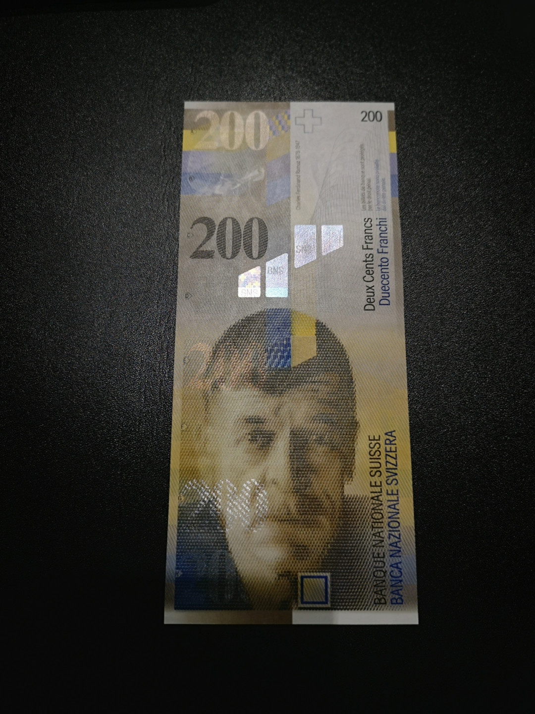 《外钞收藏家》第一百五十八期拍卖（本期111件） 2013年瑞士人像版200法郎  UNC- 品相如图 号码无47