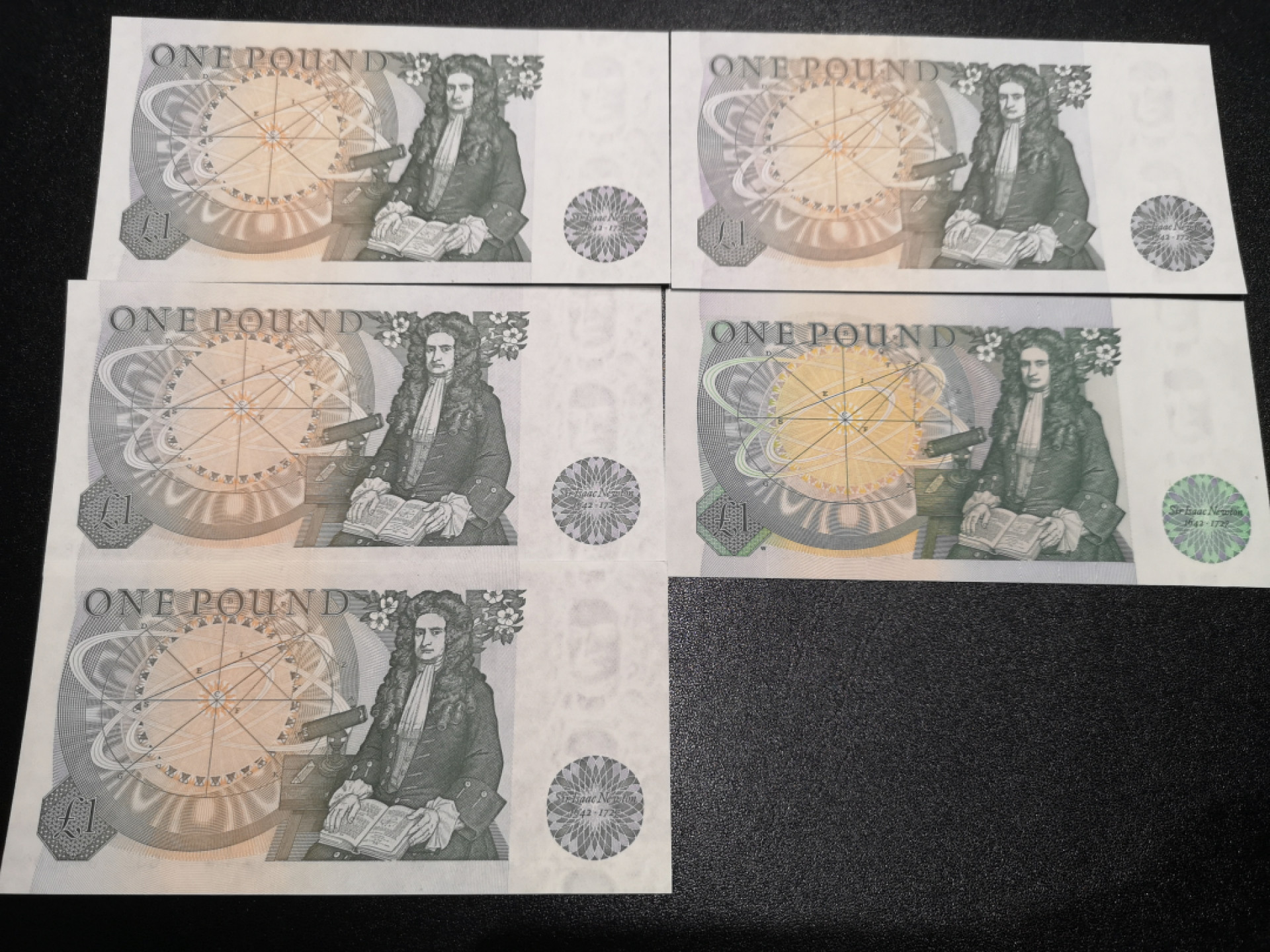 《外钞收藏家》第一百五十八期拍卖（本期111件） 英国D序列1镑 两个签名五张一起 全新UNC