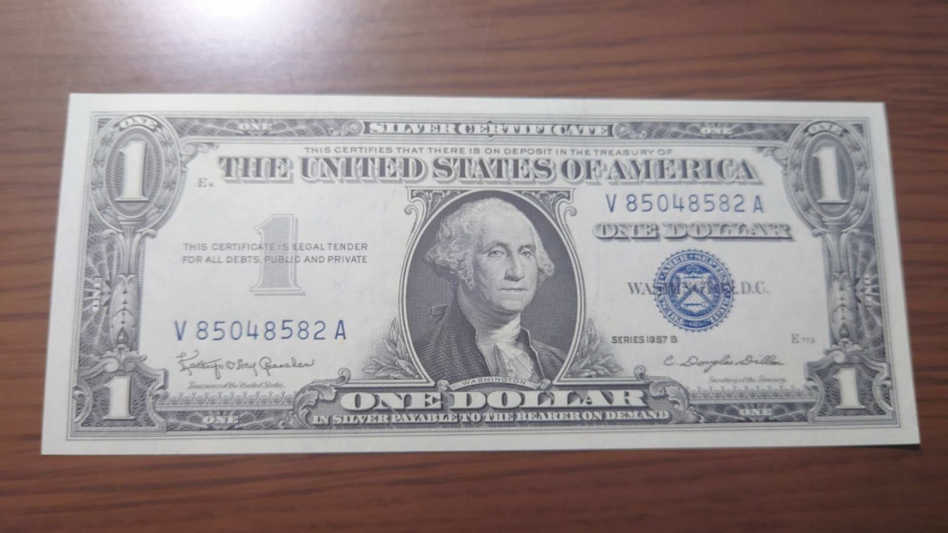 今晚八点半【囧羊收藏】精选微拍第43期暨2021年第三十四期 世界纸币精选 1957B美国1元  尾号582 全新UNC